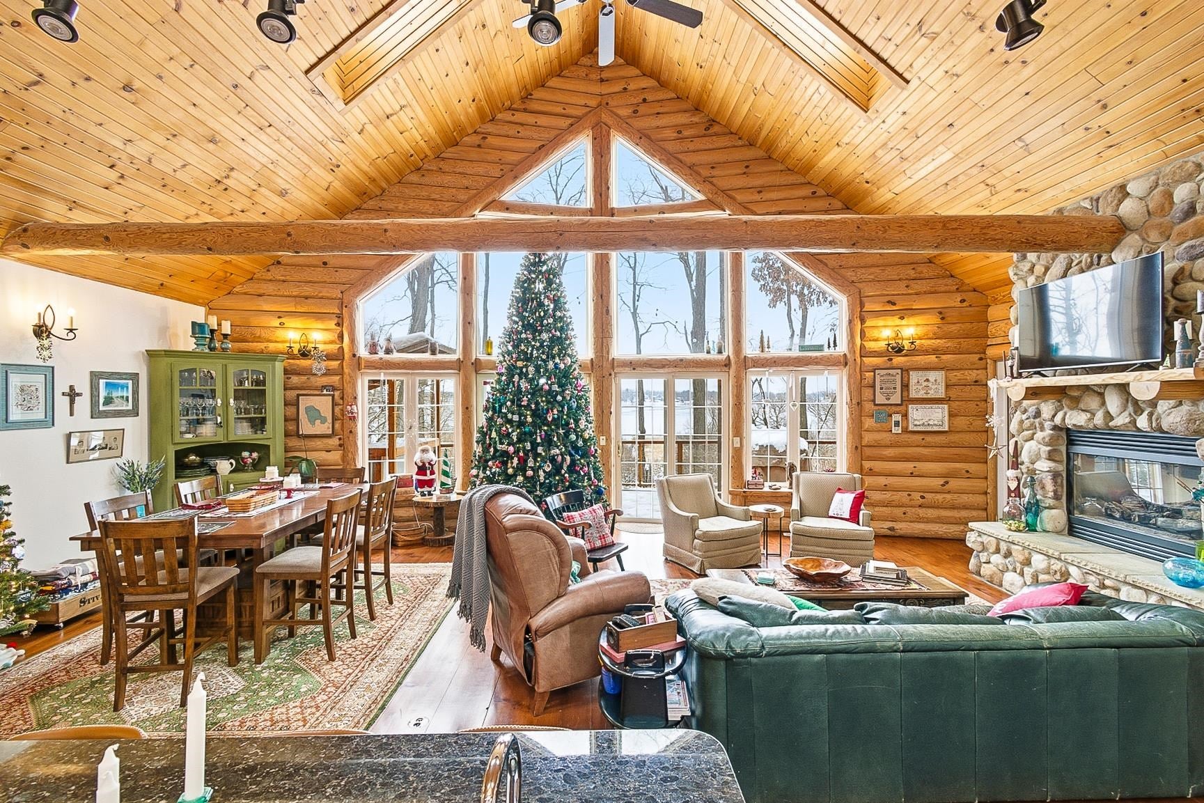 Cambridge, Wisconsin, 53523, United States, 4 Bedrooms Bedrooms, ,4 BathroomsBathrooms,Residential,Active,2003554