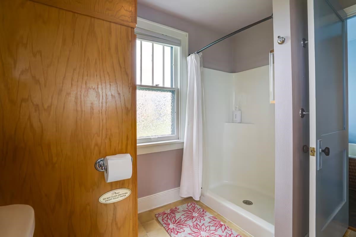 Enjoy rural living from this 5 bedroom 2 bath 3000 square foot beauty – image 45