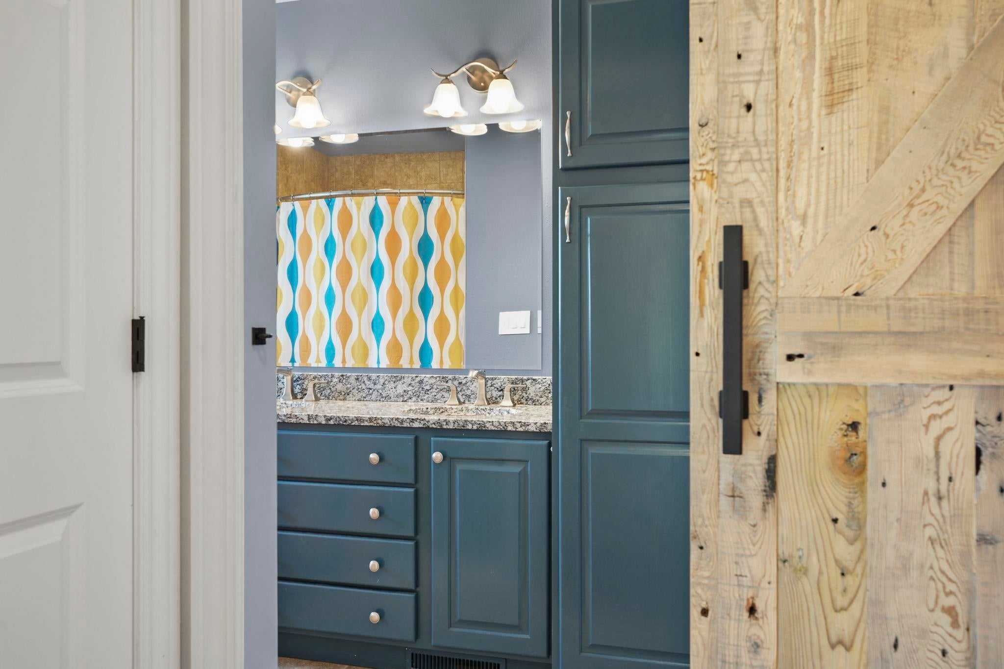 Mineral Point, Wisconsin, 53565, United States, 6 Bedrooms Bedrooms, ,3 BathroomsBathrooms,Residential,Active,1960179