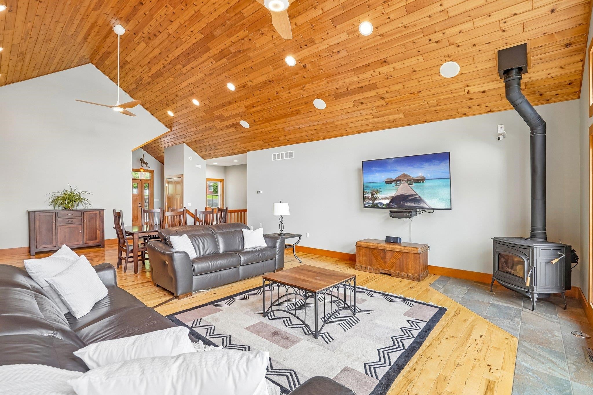 Showings begin Friday 6/12. Experience exceptional waterfront living i – image 10