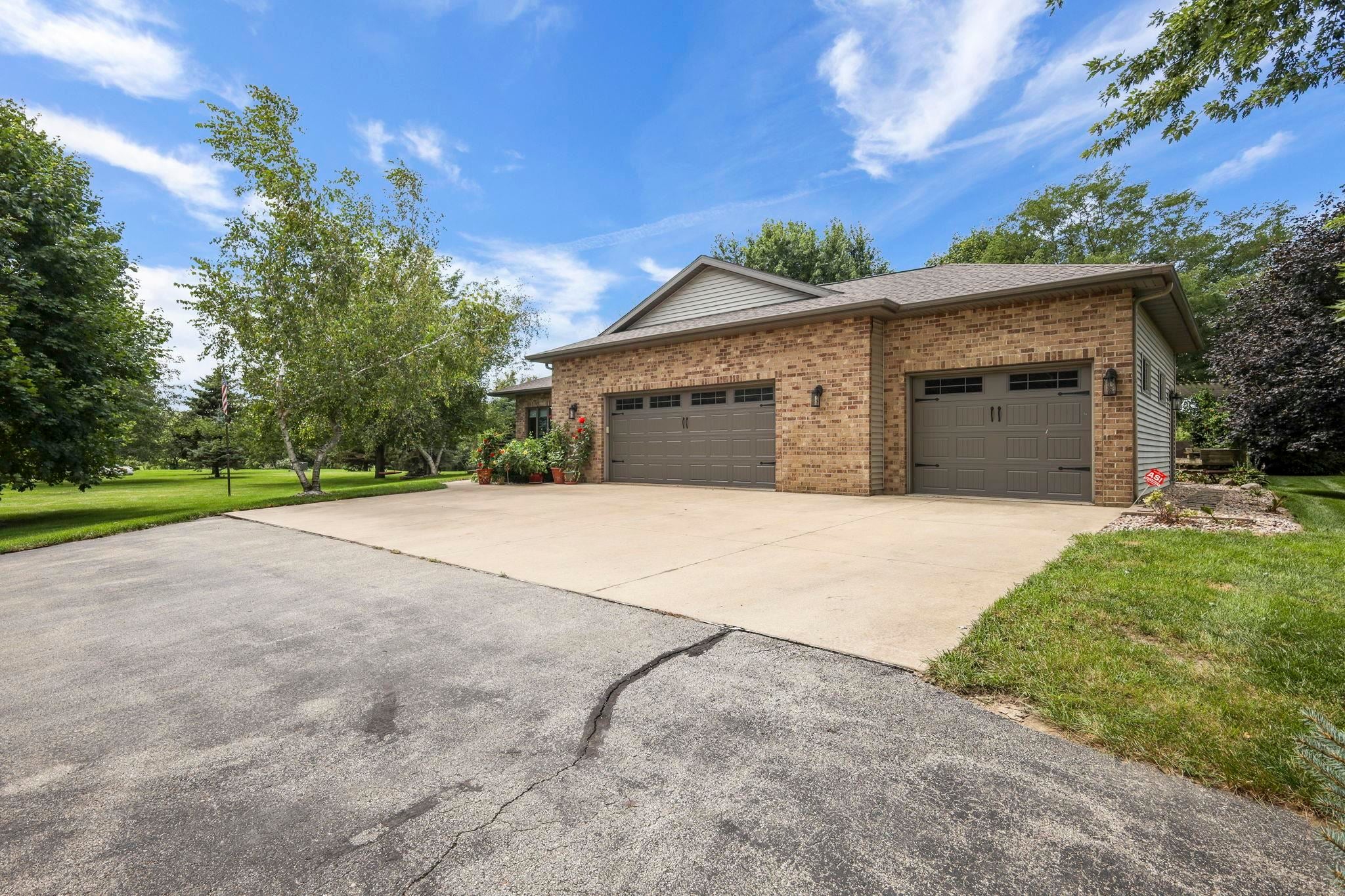 Stoughton, Wisconsin, 53589, United States, 4 Bedrooms Bedrooms, ,3 BathroomsBathrooms,Residential,Active,1929697
