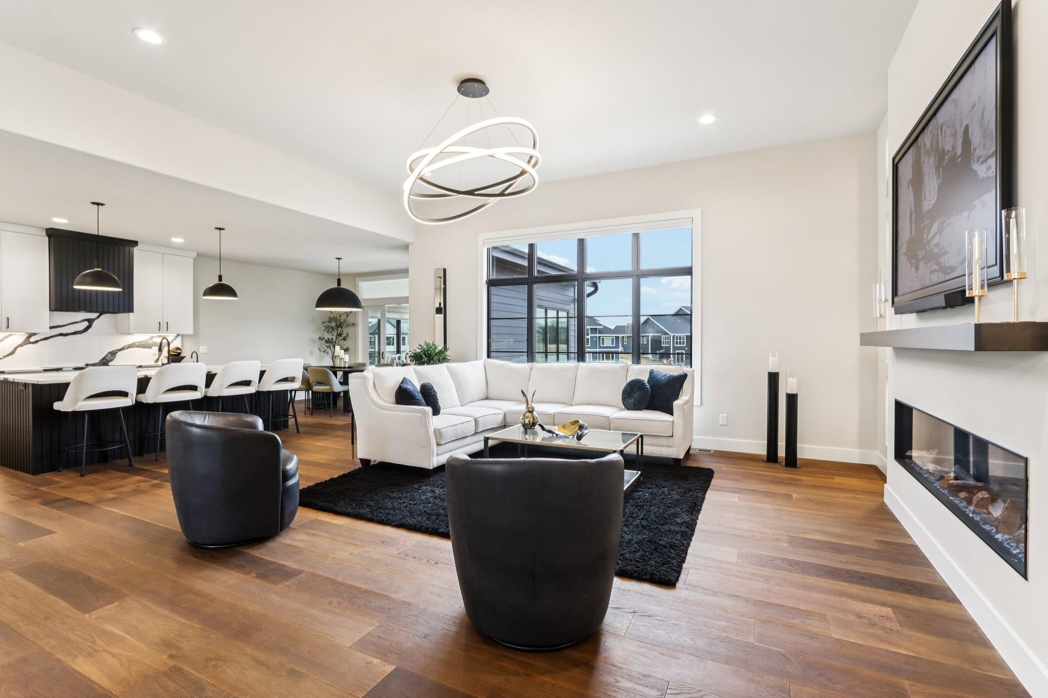 VIEWS OF THE COUNTRYSIDE + BACKS TO CONSERVANCY! IMPECCABLE TWO YEAR O – image 5