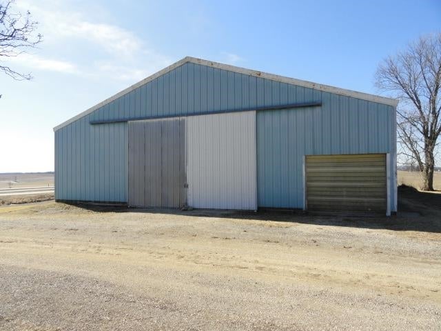 Enjoy rural living from this 5 bedroom 2 bath 3000 square foot beauty – image 67