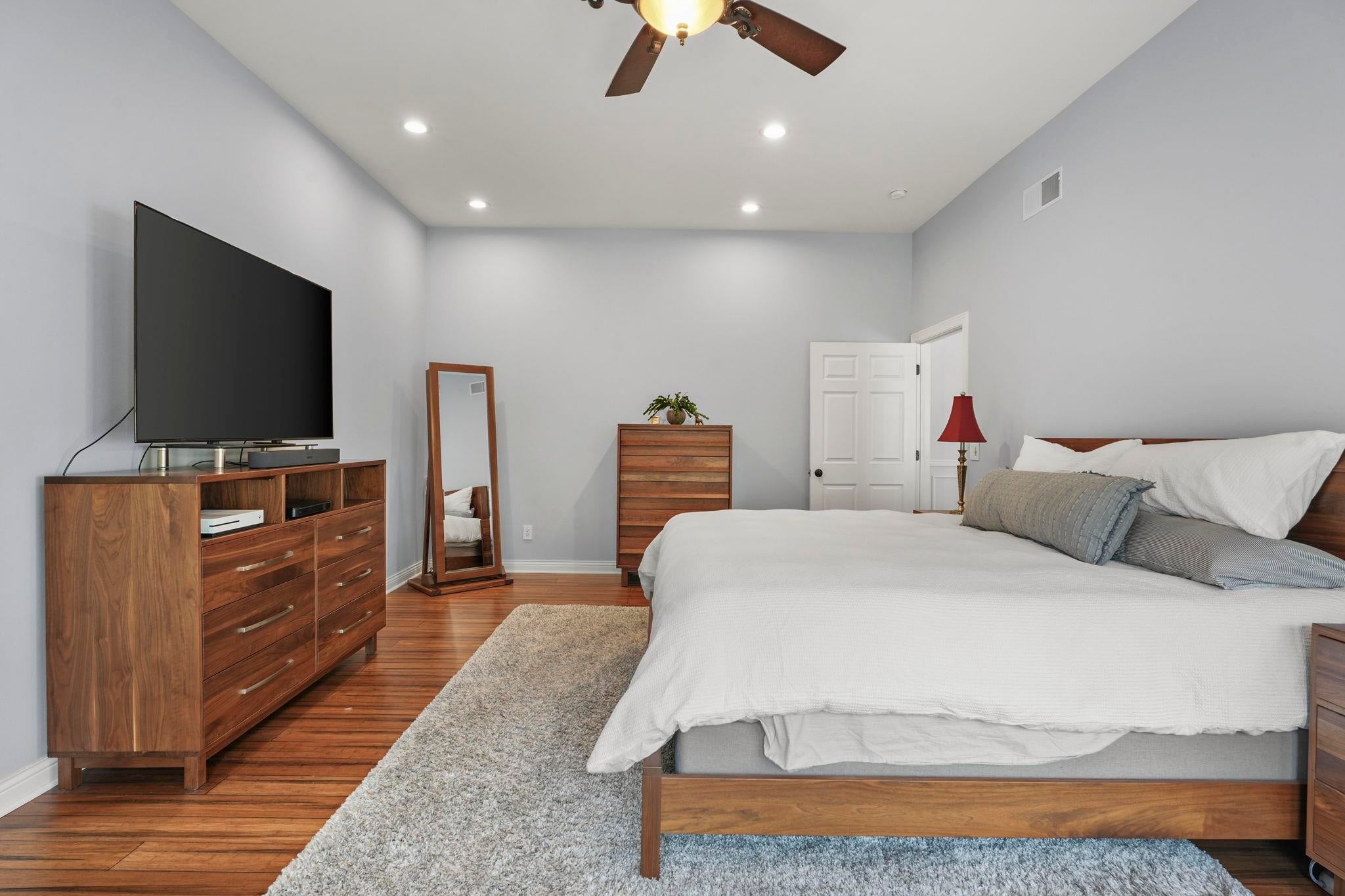 Mineral Point, Wisconsin, 53565, United States, 6 Bedrooms Bedrooms, ,3 BathroomsBathrooms,Residential,Active,1960179