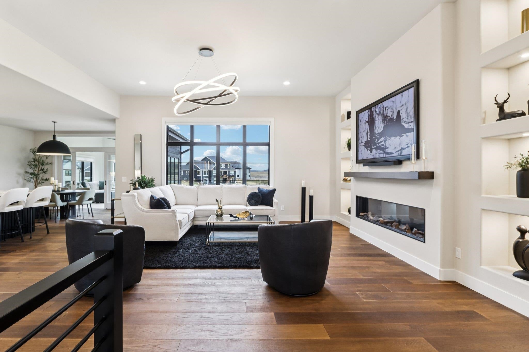 VIEWS OF THE COUNTRYSIDE + BACKS TO CONSERVANCY! IMPECCABLE TWO YEAR O – image 4