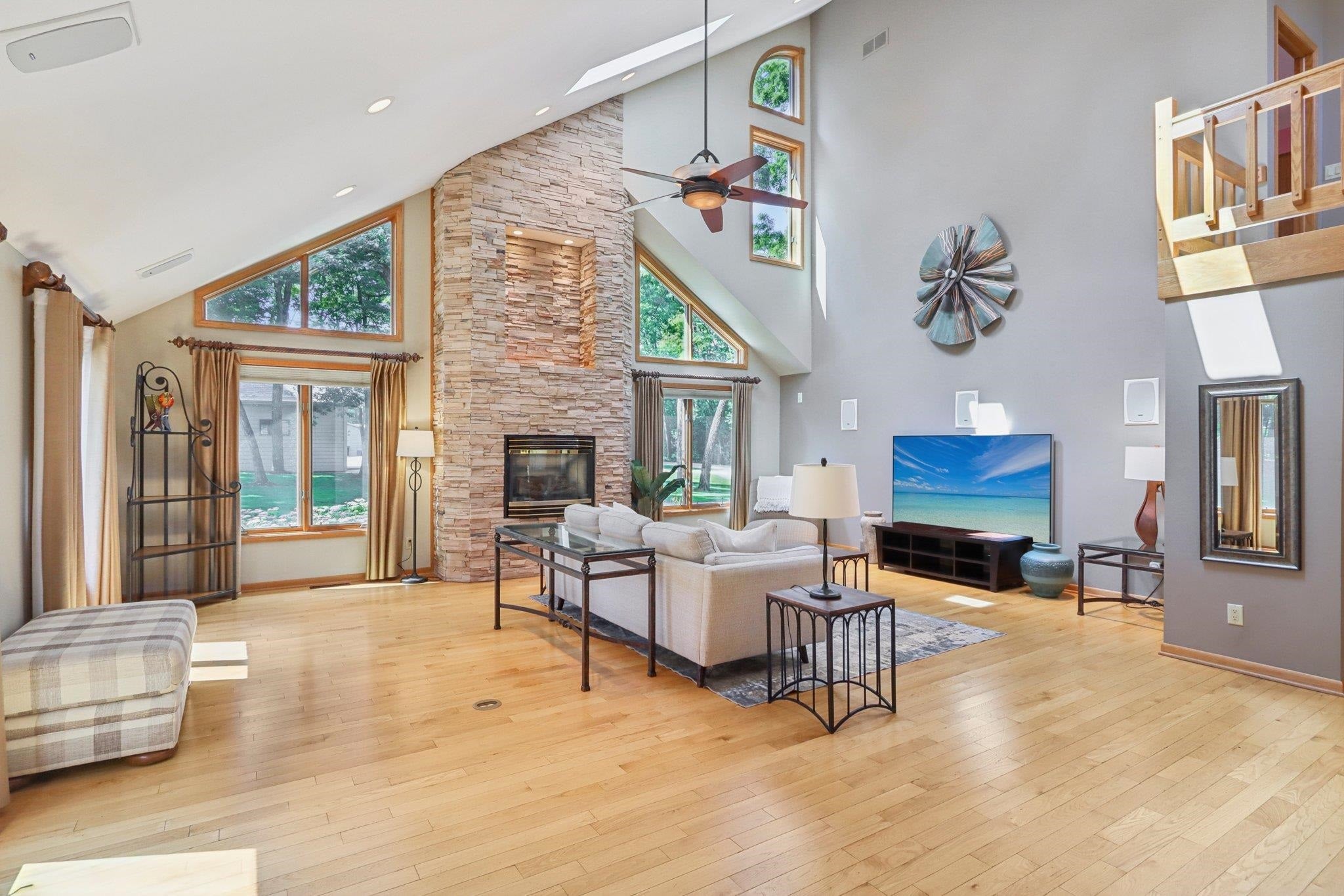 Oregon, Wisconsin, 53575, United States, 4 Bedrooms Bedrooms, ,5 BathroomsBathrooms,Residential,Active,1944090