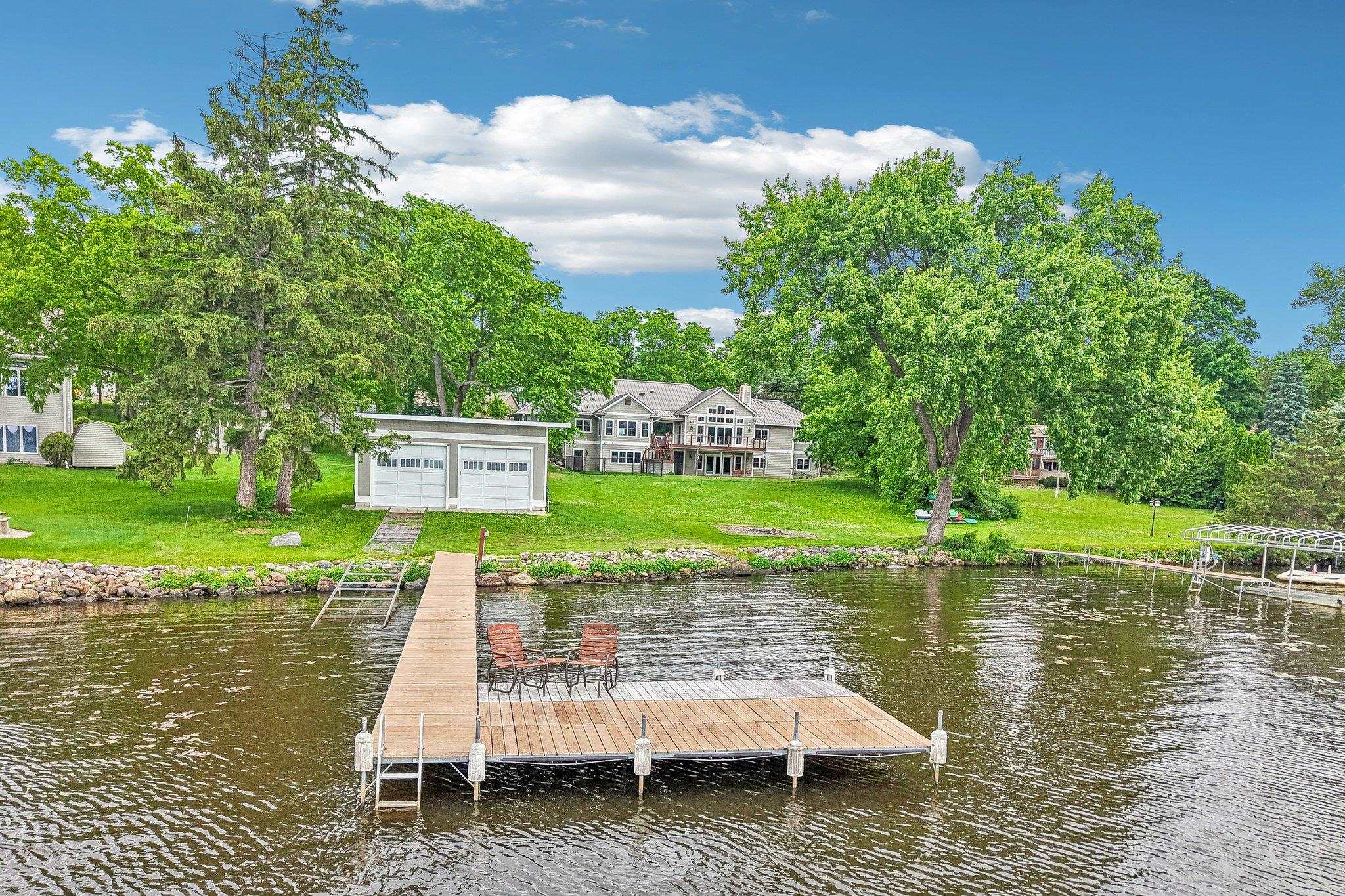 Showings begin Friday 6/12. Experience exceptional waterfront living i – image 3