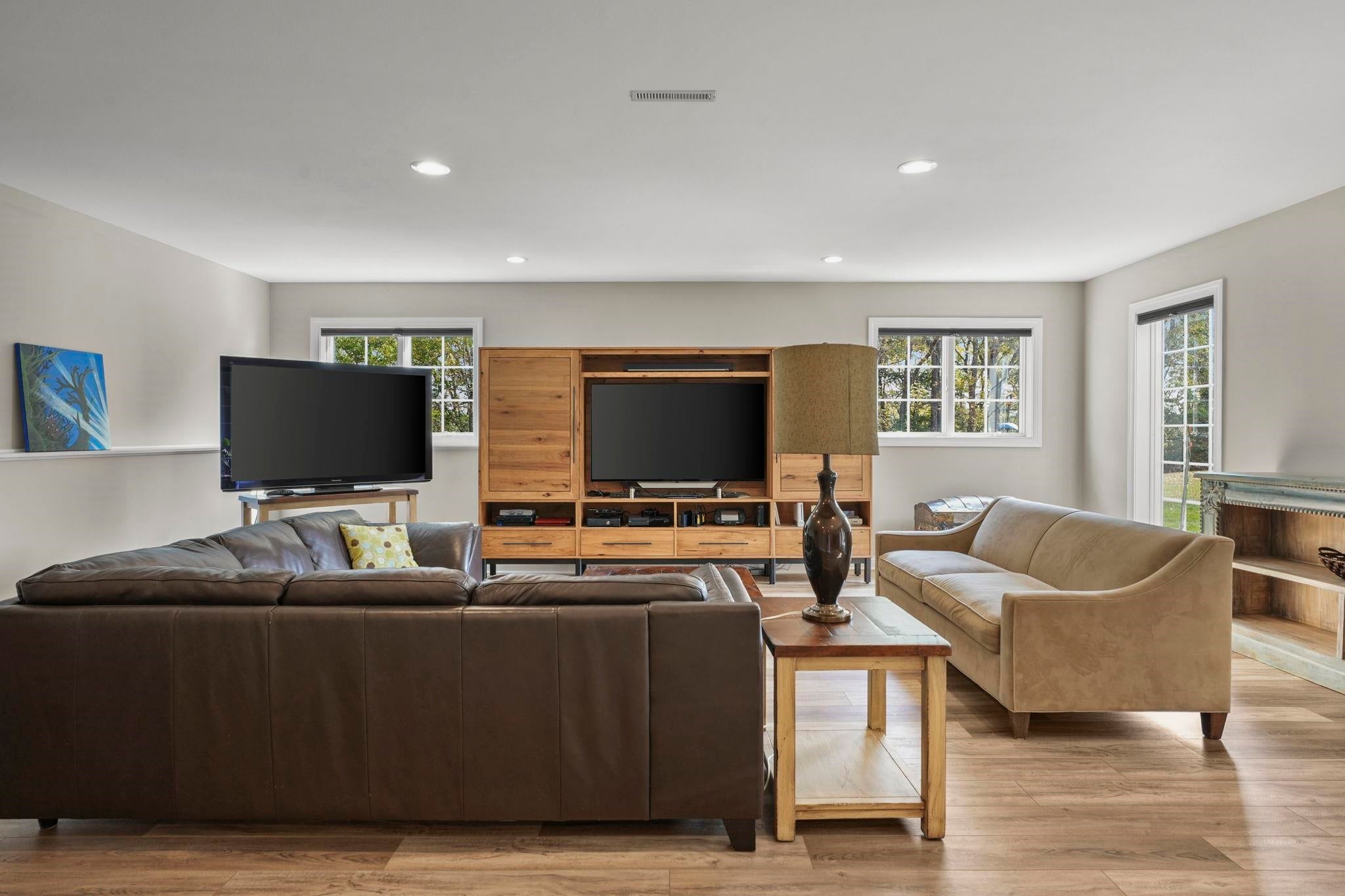 Mineral Point, Wisconsin, 53565, United States, 6 Bedrooms Bedrooms, ,3 BathroomsBathrooms,Residential,Active,1960179