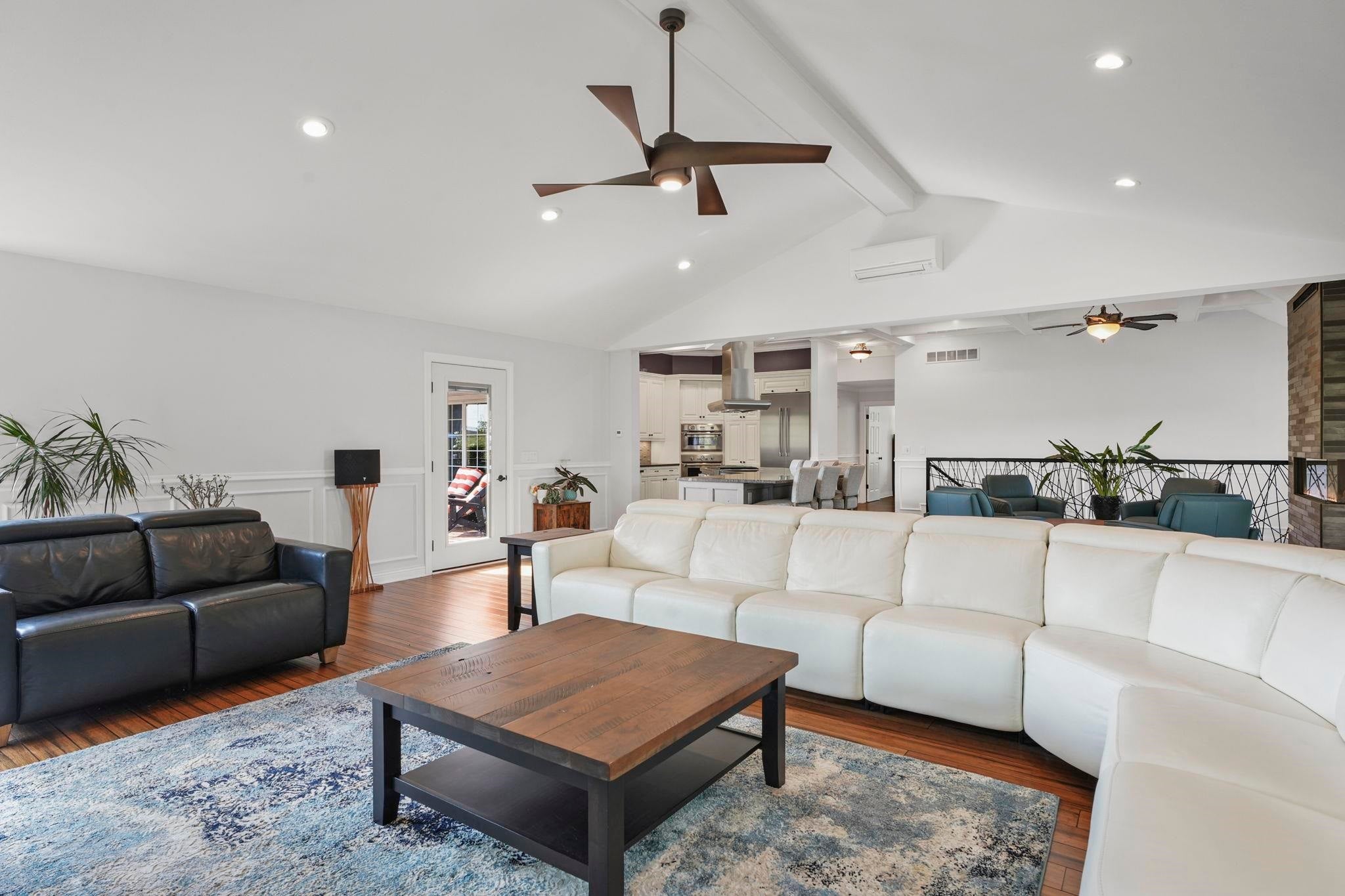 Mineral Point, Wisconsin, 53565, United States, 6 Bedrooms Bedrooms, ,3 BathroomsBathrooms,Residential,Active,1960179