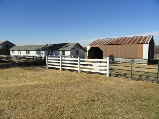 Enjoy rural living from this 5 bedroom 2 bath 3000 square foot beauty – image 77