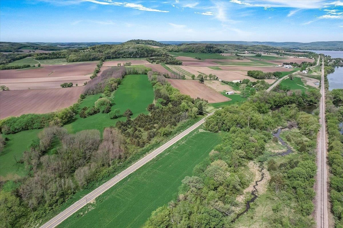 Lodi, Wisconsin, 53555, United States, 4 Bedrooms Bedrooms, ,2 BathroomsBathrooms,Residential,Contingent,2007323