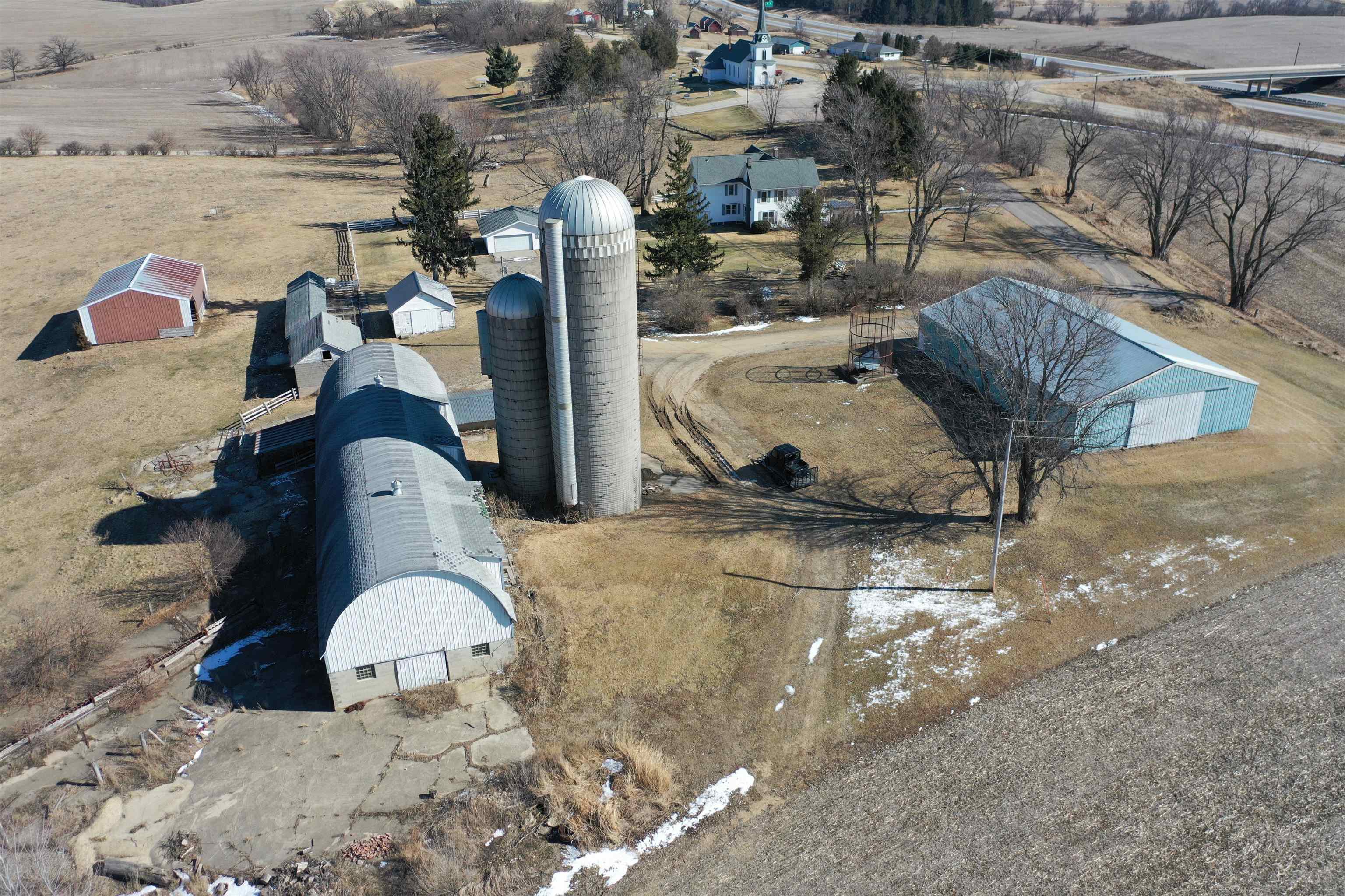 Enjoy rural living from this 5 bedroom 2 bath 3000 square foot beauty – image 61