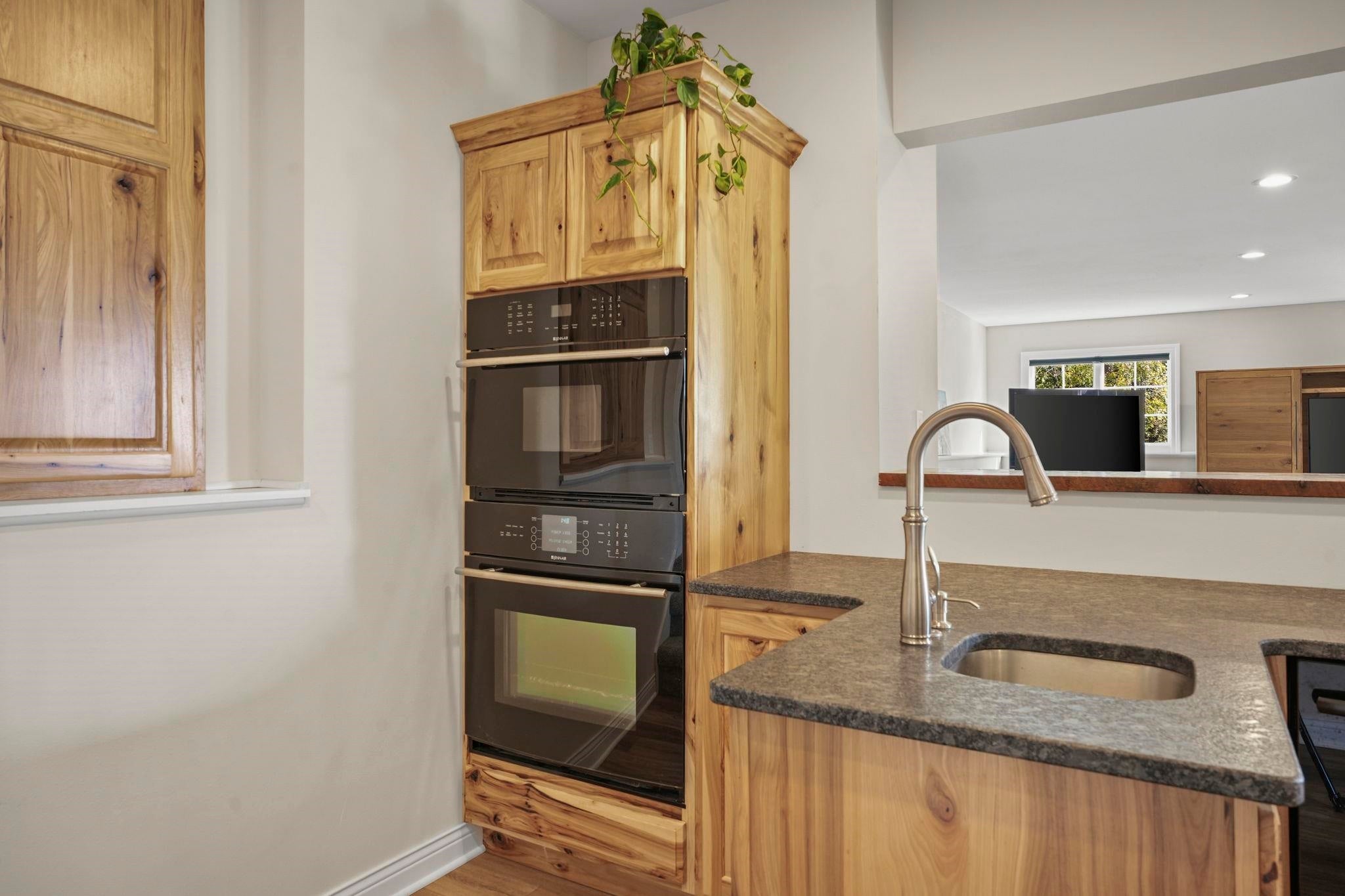 Mineral Point, Wisconsin, 53565, United States, 6 Bedrooms Bedrooms, ,3 BathroomsBathrooms,Residential,Active,1960179