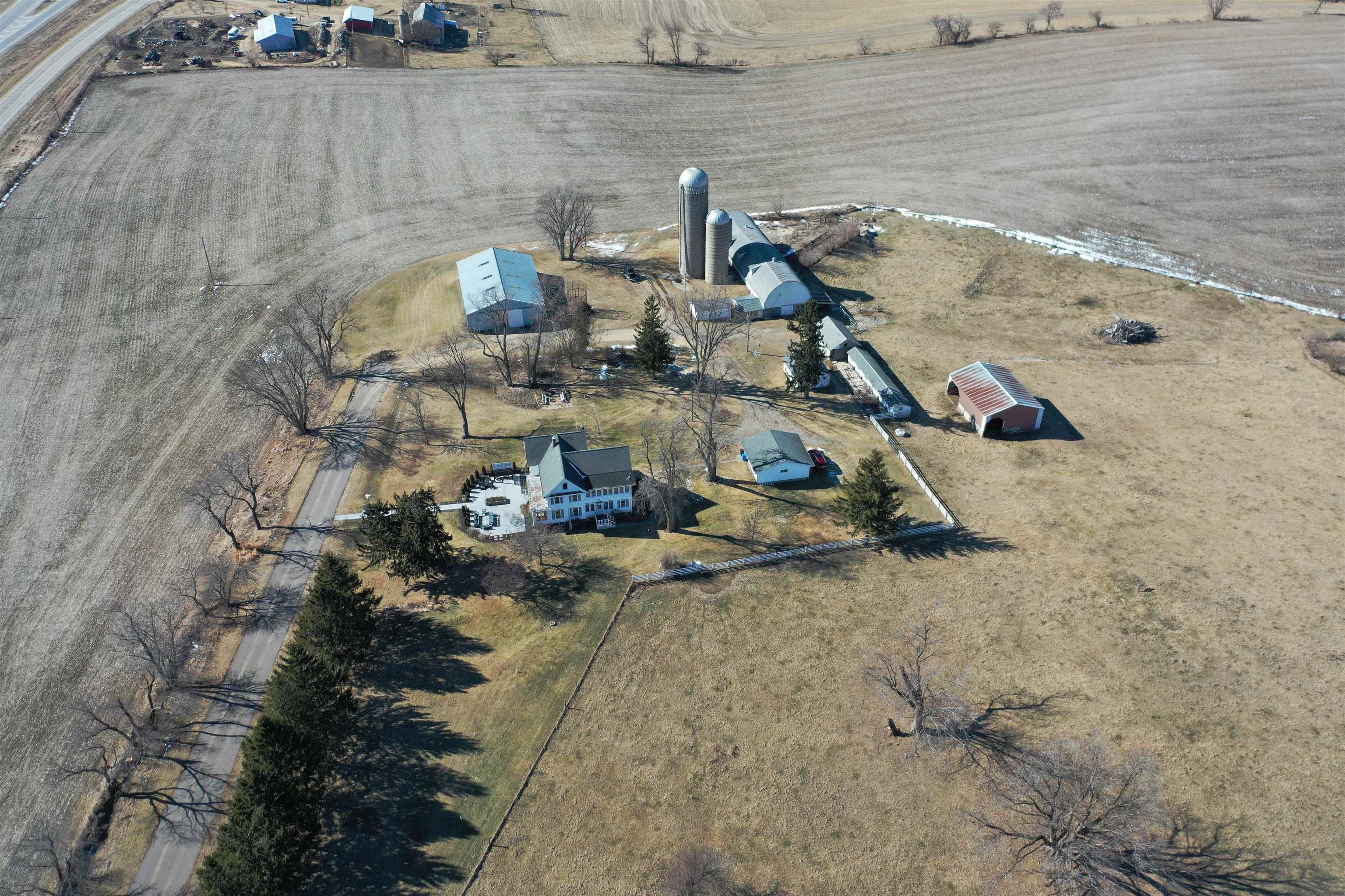 Enjoy rural living from this 5 bedroom 2 bath 3000 square foot beauty – image 56