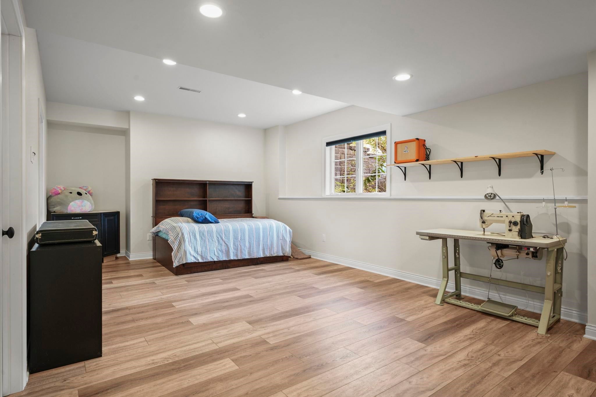 Mineral Point, Wisconsin, 53565, United States, 6 Bedrooms Bedrooms, ,3 BathroomsBathrooms,Residential,Active,1960179