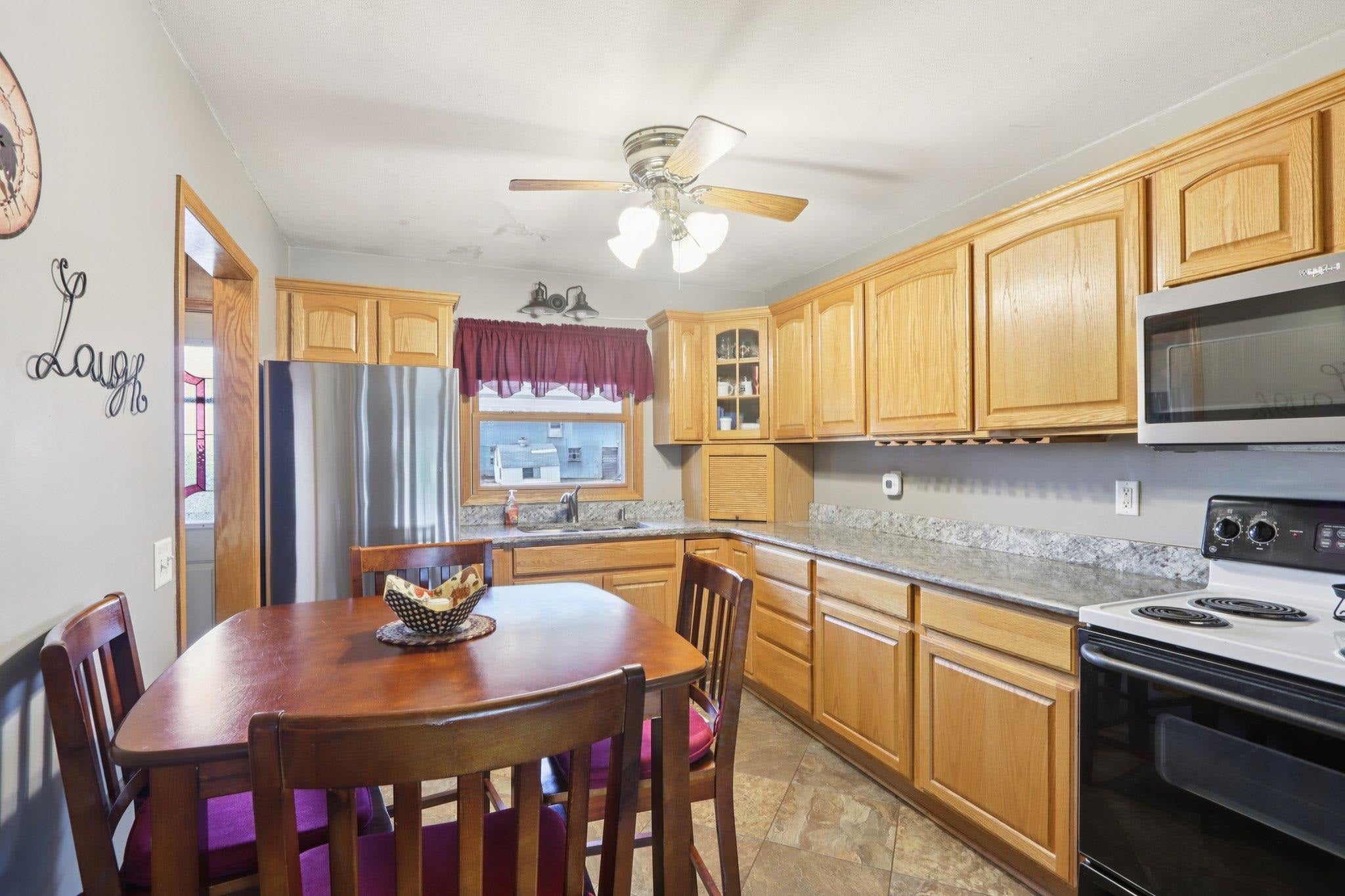 Deforest, Wisconsin, 53532, United States, 3 Bedrooms Bedrooms, ,1 BathroomBathrooms,Residential,Active,1929711