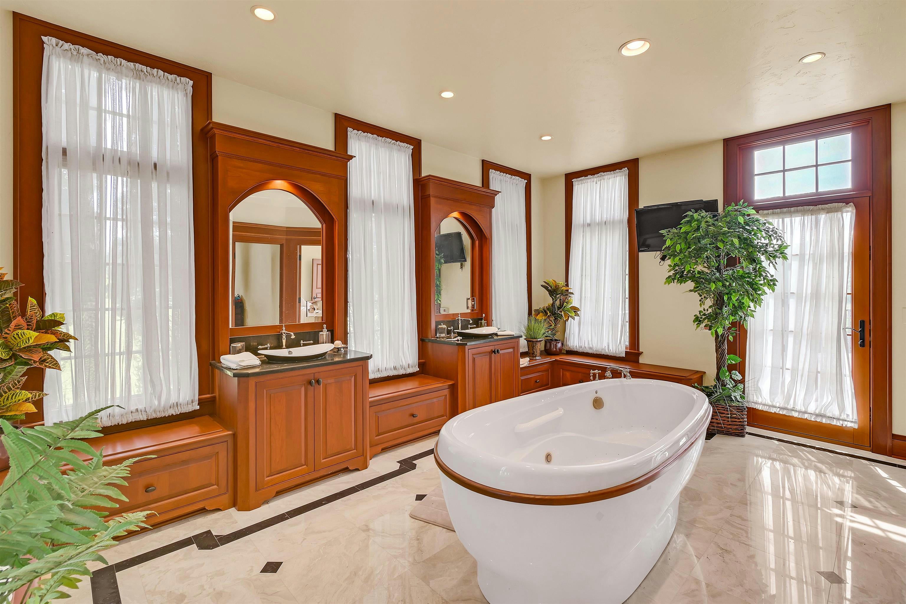 Watertown, Wisconsin, 53098, United States, ,5 BathroomsBathrooms,Residential,Active,1769971
