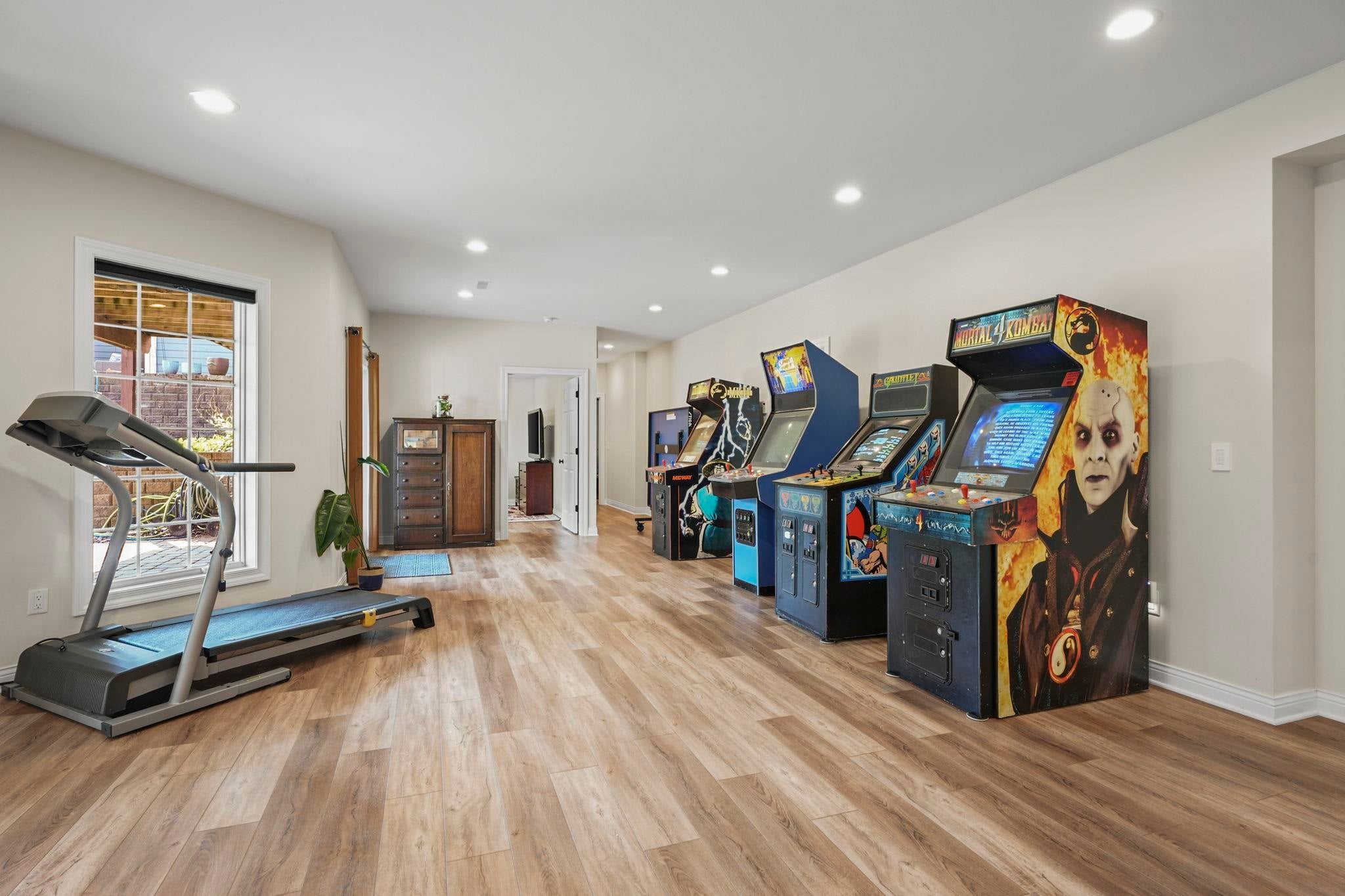 Mineral Point, Wisconsin, 53565, United States, 6 Bedrooms Bedrooms, ,3 BathroomsBathrooms,Residential,Active,1960179