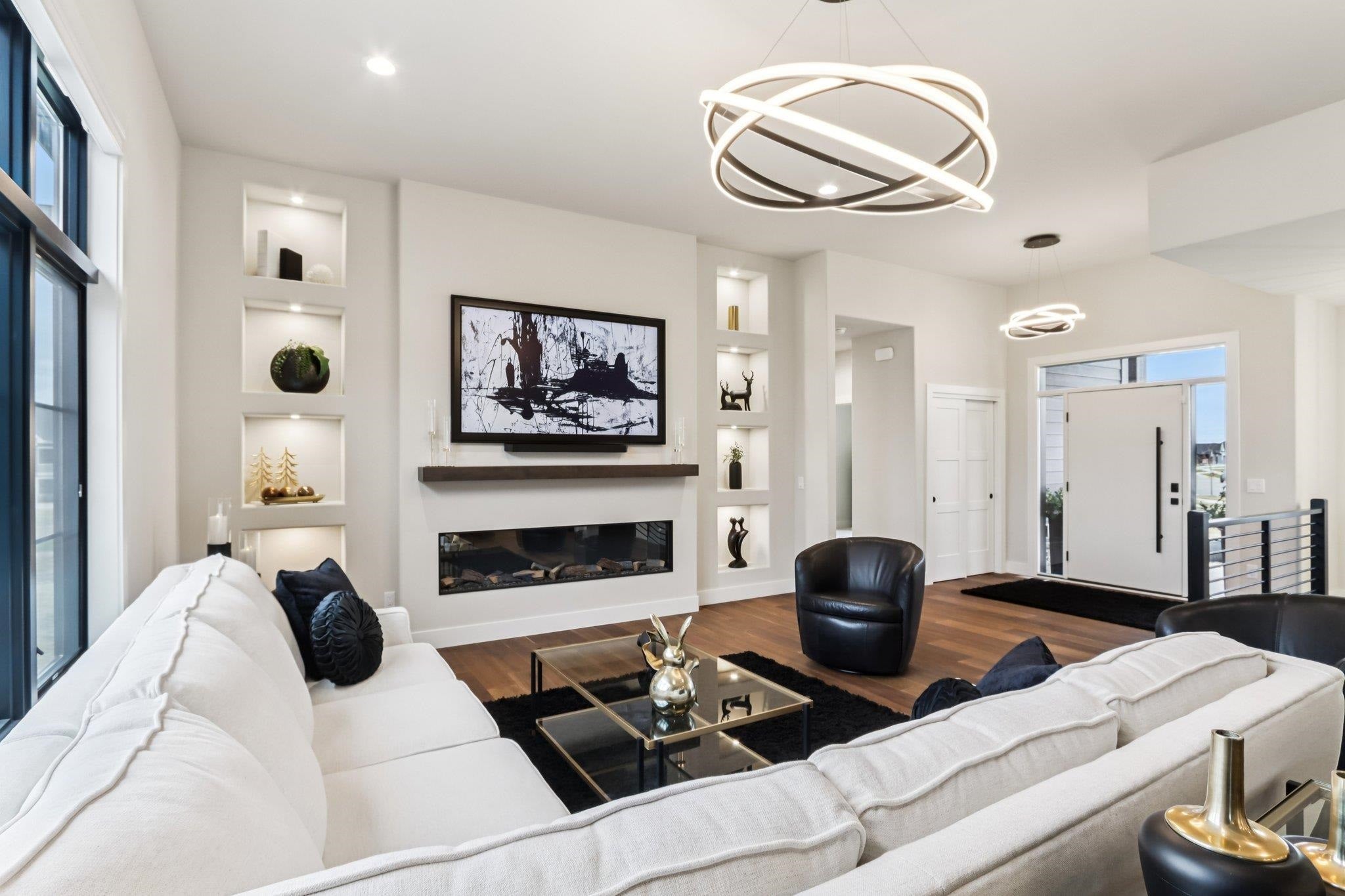 VIEWS OF THE COUNTRYSIDE + BACKS TO CONSERVANCY! IMPECCABLE TWO YEAR O – image 8