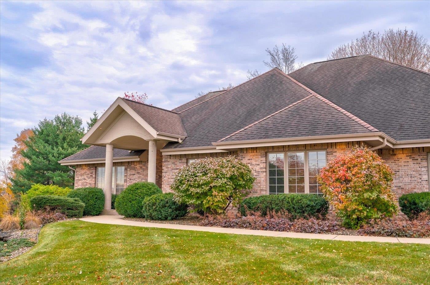 Verona, Wisconsin, 53593, United States, 4 Bedrooms Bedrooms, ,4 BathroomsBathrooms,Residential,Active,1953703