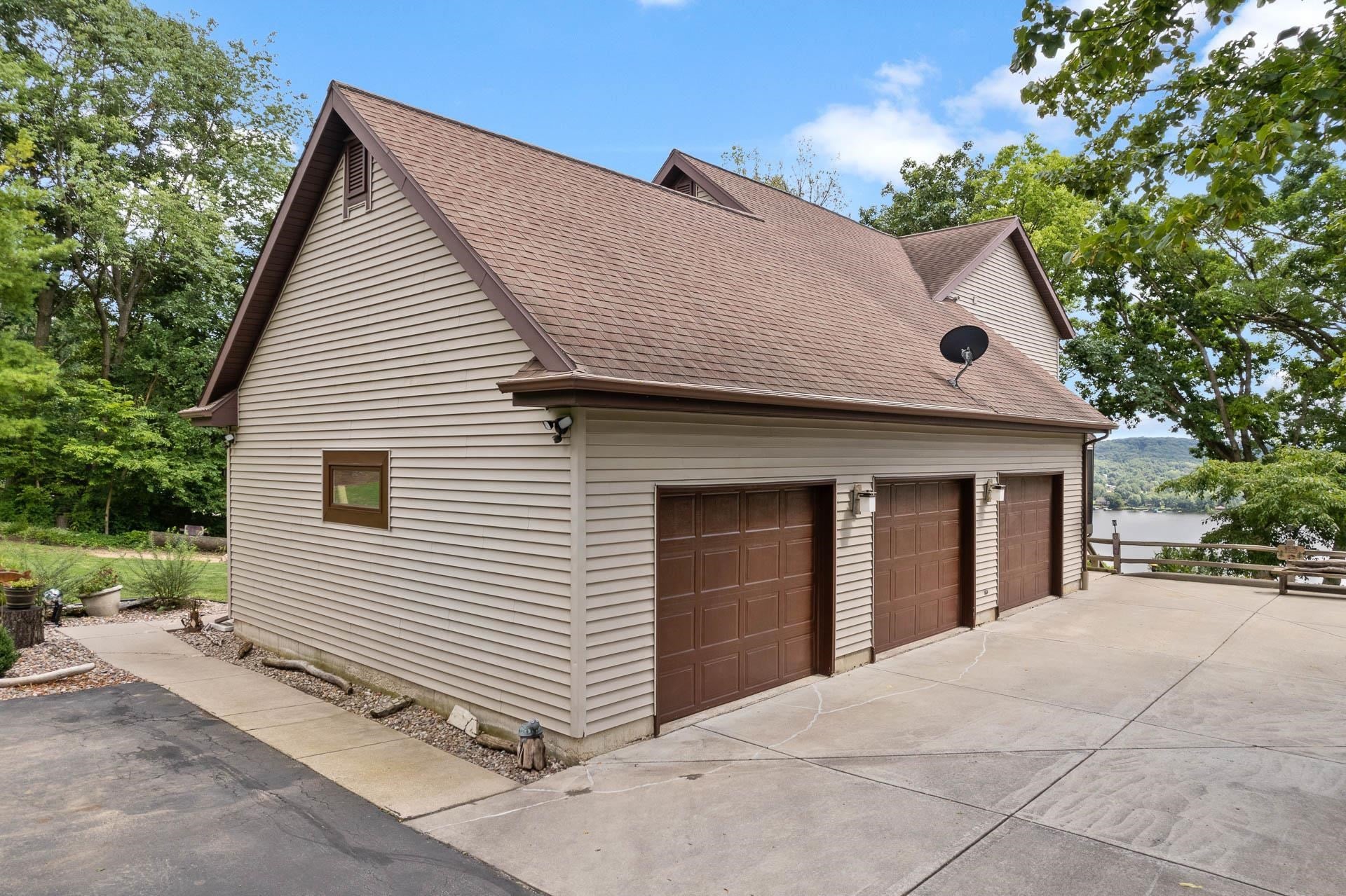 Poynette, Wisconsin, 53955, United States, 3 Bedrooms Bedrooms, ,4 BathroomsBathrooms,Residential,Active,1920246