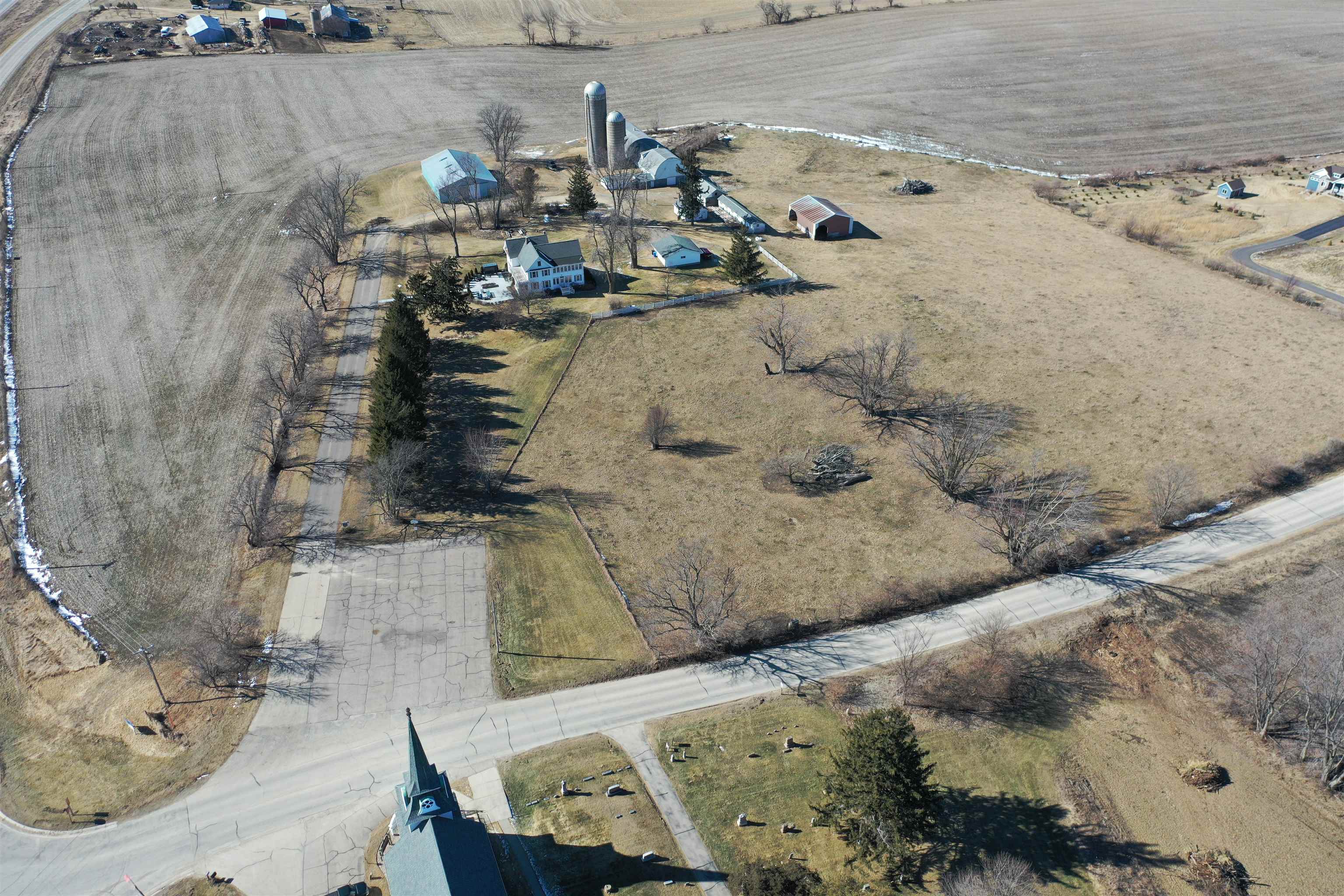 Enjoy rural living from this 5 bedroom 2 bath 3000 square foot beauty – image 55