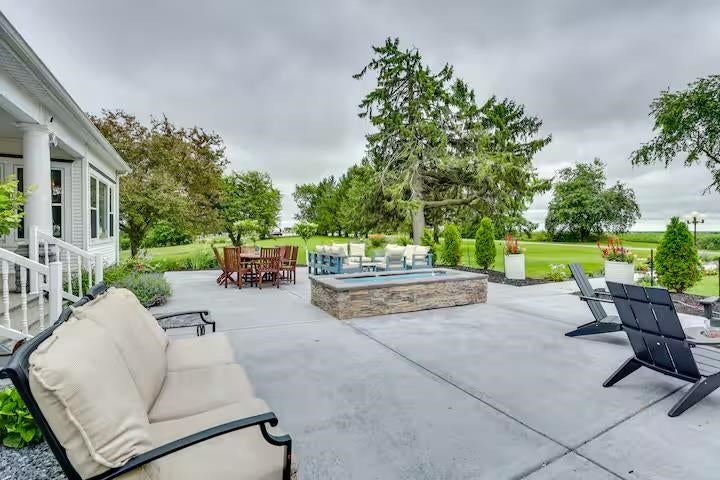 Enjoy rural living from this 5 bedroom 2 bath 3000 square foot beauty – image 8