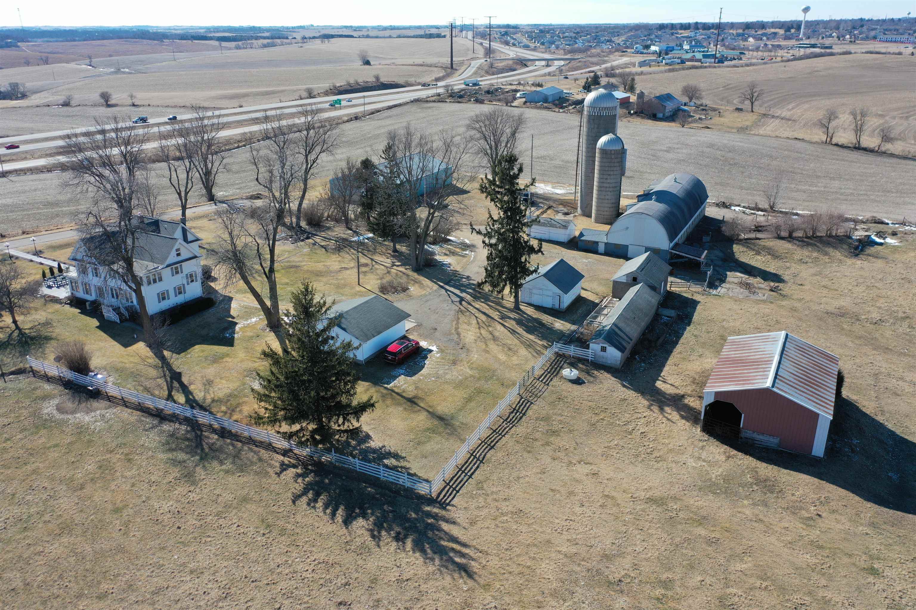 Enjoy rural living from this 5 bedroom 2 bath 3000 square foot beauty – image 63