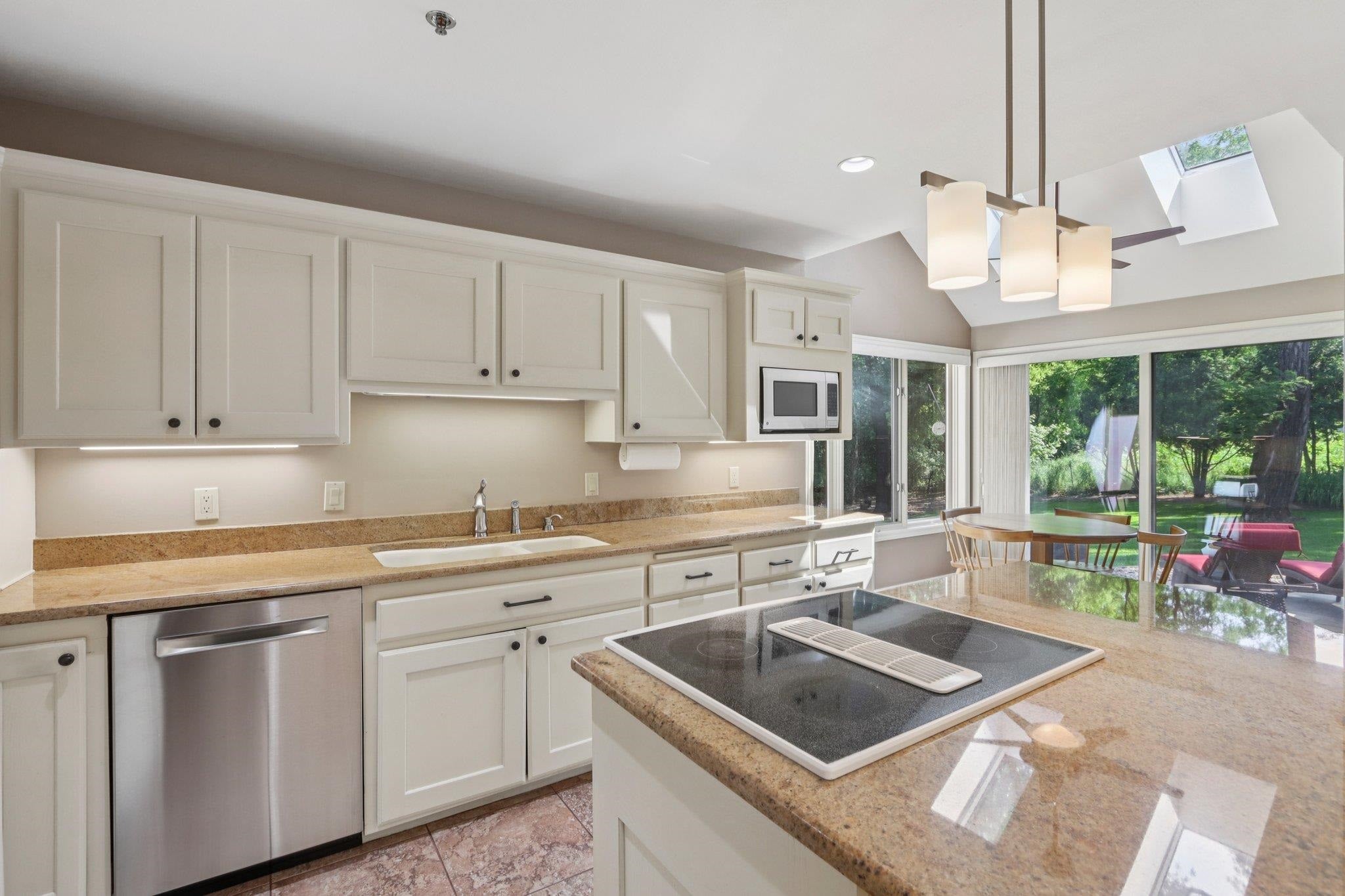 Oregon, Wisconsin, 53575, United States, 4 Bedrooms Bedrooms, ,5 BathroomsBathrooms,Residential,Active,2027819