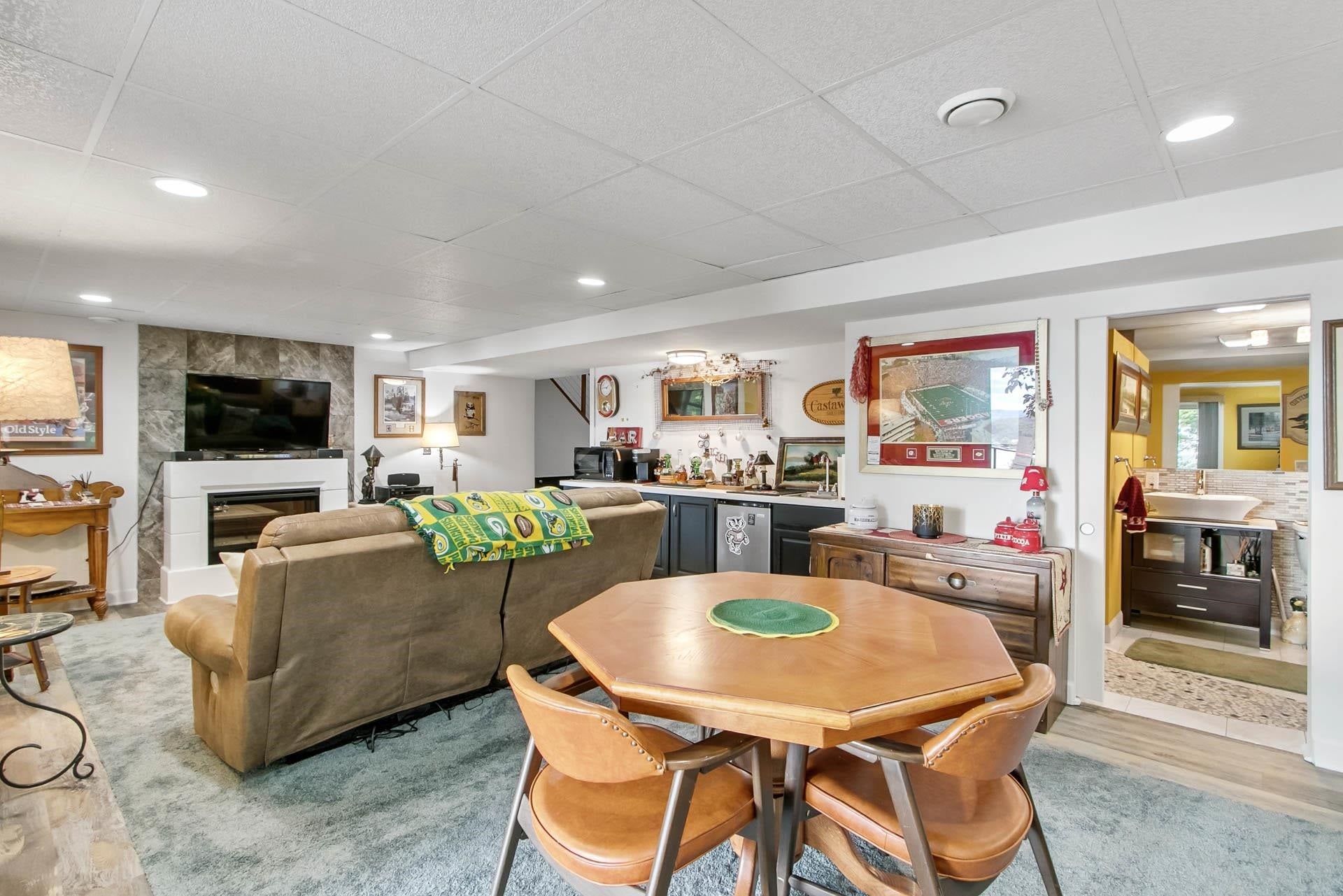 Poynette, Wisconsin, 53955, United States, 3 Bedrooms Bedrooms, ,4 BathroomsBathrooms,Residential,Active,1920246