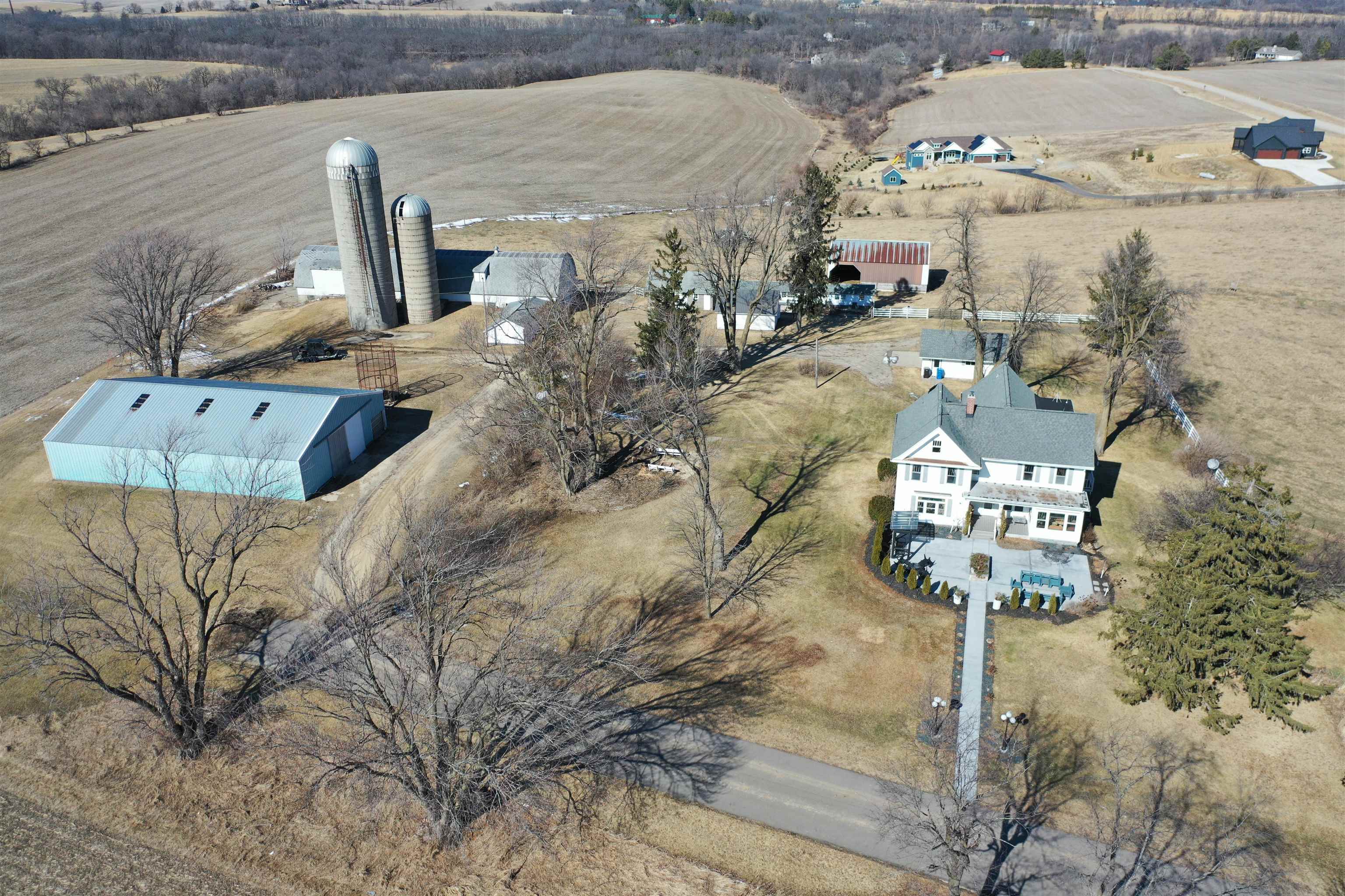 Enjoy rural living from this 5 bedroom 2 bath 3000 square foot beauty – image 1