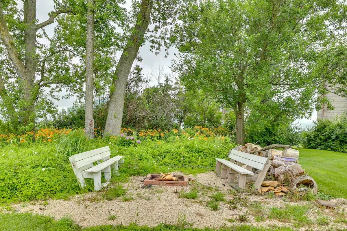 Enjoy rural living from this 5 bedroom 2 bath 3000 square foot beauty – image 17
