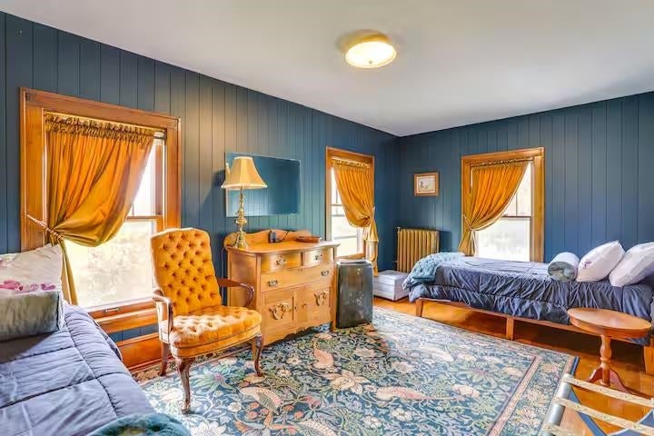 Enjoy rural living from this 5 bedroom 2 bath 3000 square foot beauty – image 40