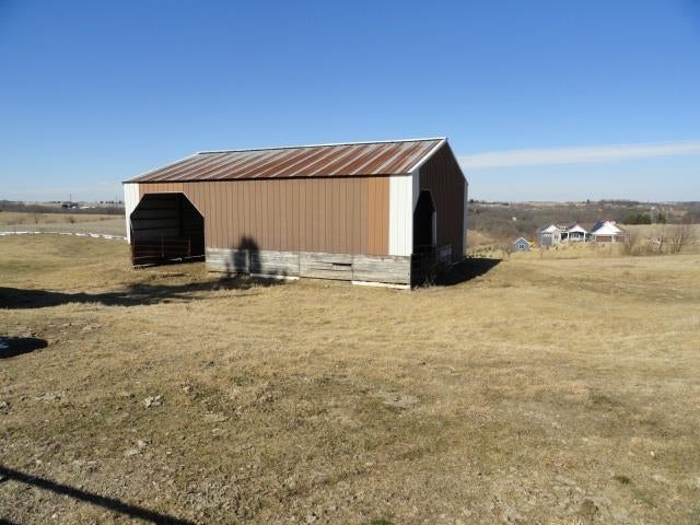 Enjoy rural living from this 5 bedroom 2 bath 3000 square foot beauty – image 78