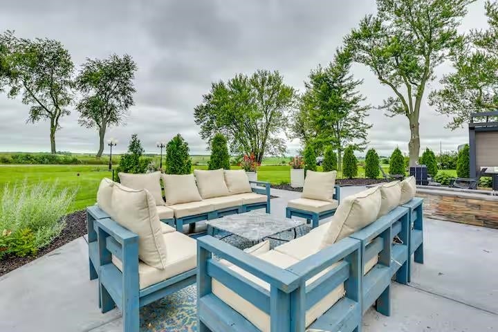 Enjoy rural living from this 5 bedroom 2 bath 3000 square foot beauty – image 7