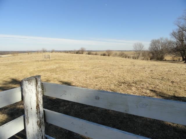 Enjoy rural living from this 5 bedroom 2 bath 3000 square foot beauty – image 81