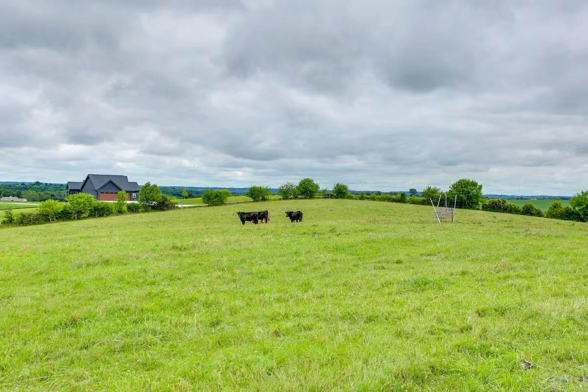 Enjoy rural living from this 5 bedroom 2 bath 3000 square foot beauty – image 18