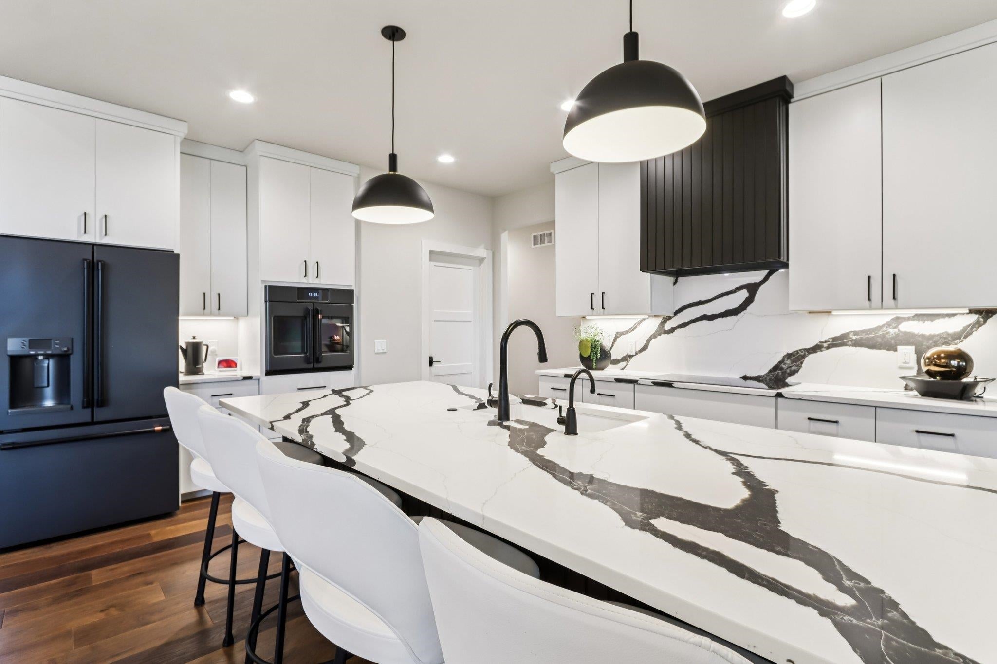 VIEWS OF THE COUNTRYSIDE + BACKS TO CONSERVANCY! IMPECCABLE TWO YEAR O – image 10
