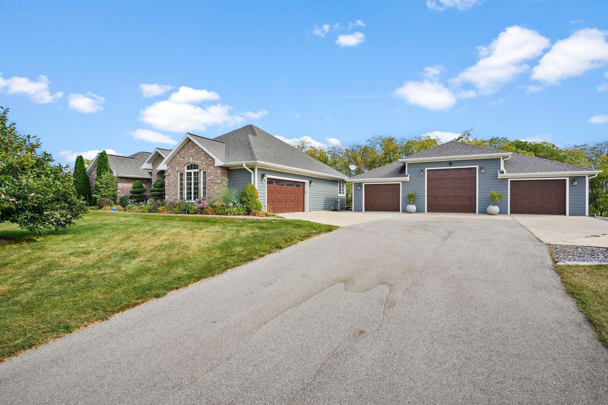 Mineral Point, Wisconsin, 53565, United States, 6 Bedrooms Bedrooms, ,3 BathroomsBathrooms,Residential,Active,2034307