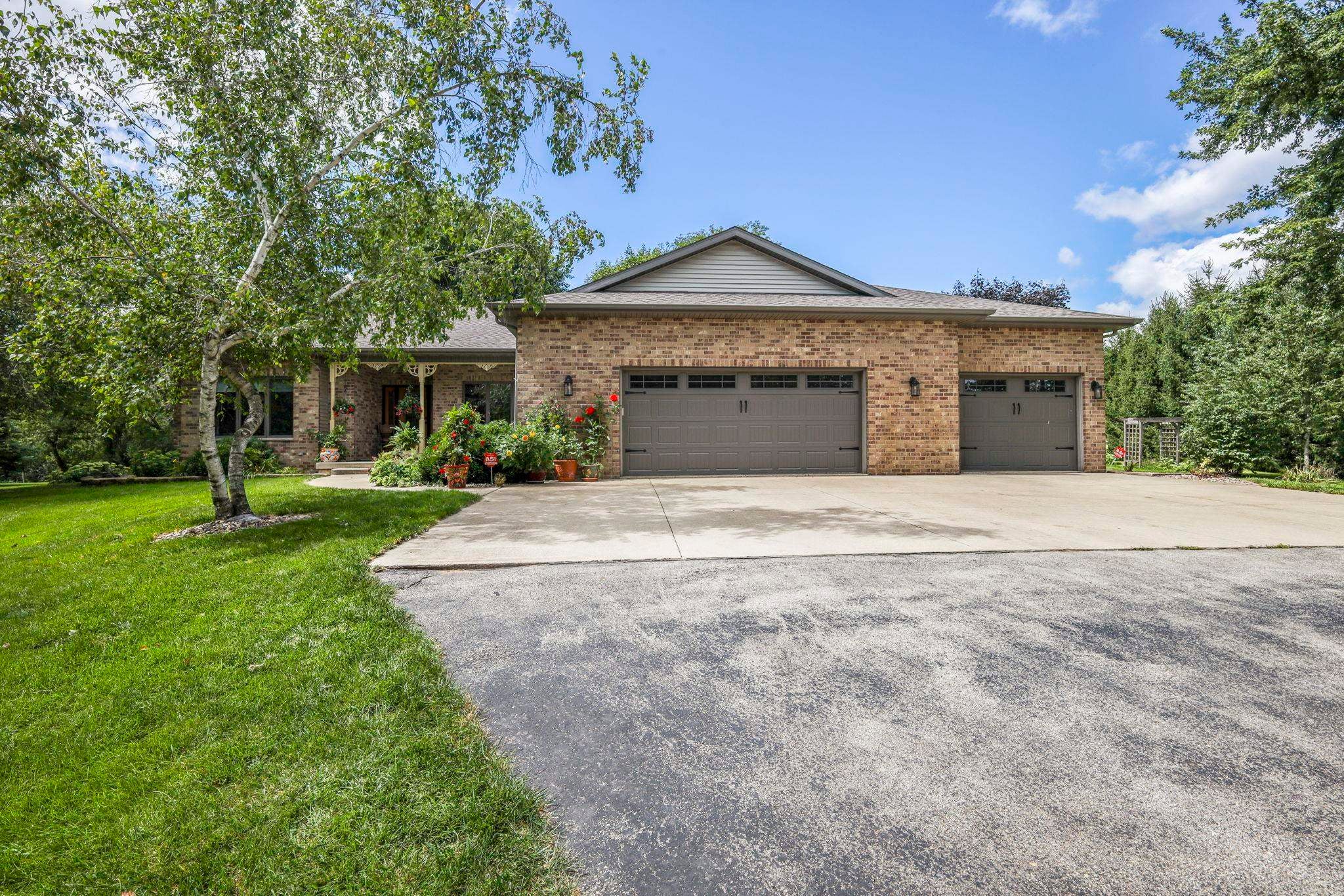 Stoughton, Wisconsin, 53589, United States, 4 Bedrooms Bedrooms, ,3 BathroomsBathrooms,Residential,Active,1929697