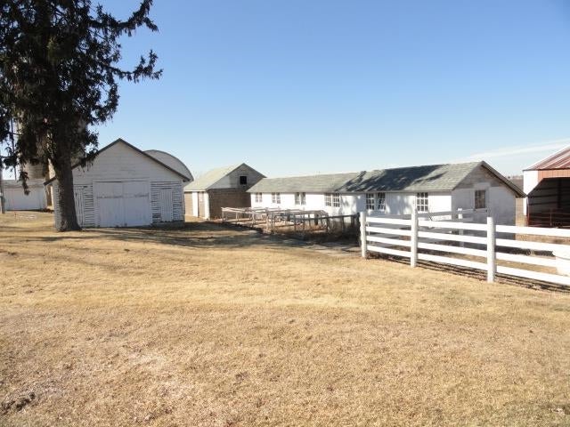 Enjoy rural living from this 5 bedroom 2 bath 3000 square foot beauty – image 76