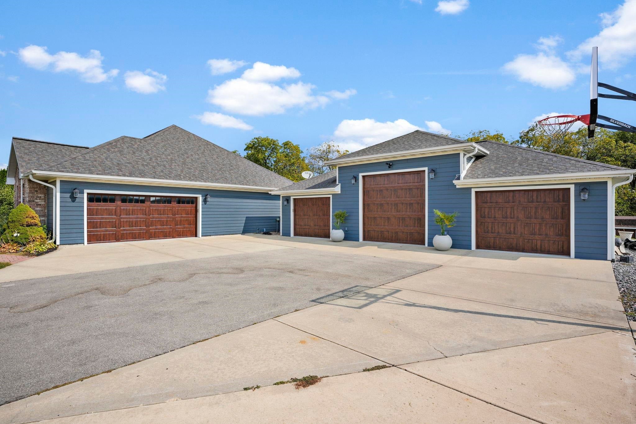 Mineral Point, Wisconsin, 53565, United States, 6 Bedrooms Bedrooms, ,3 BathroomsBathrooms,Residential,Active,1960179