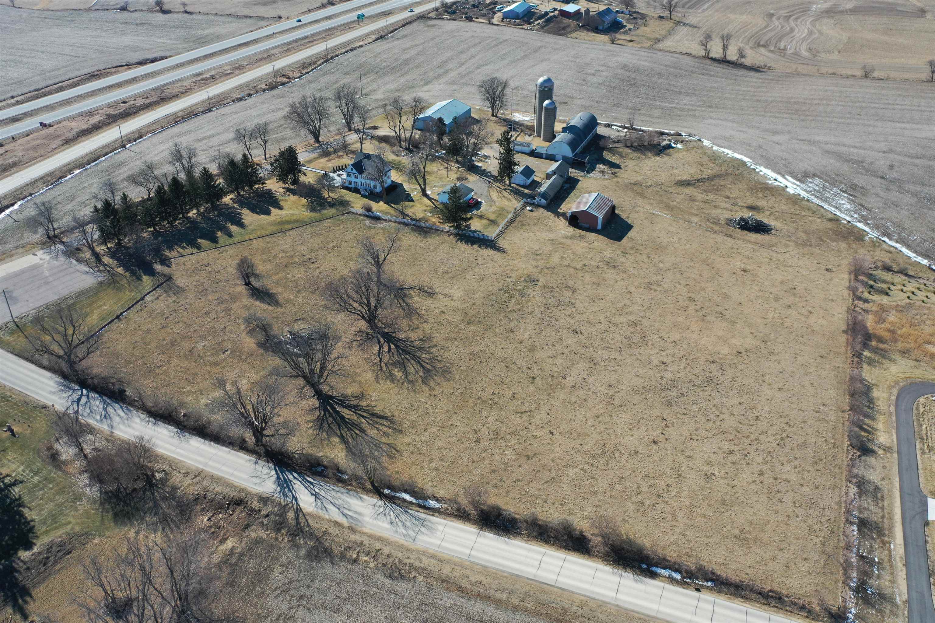 Enjoy rural living from this 5 bedroom 2 bath 3000 square foot beauty – image 54