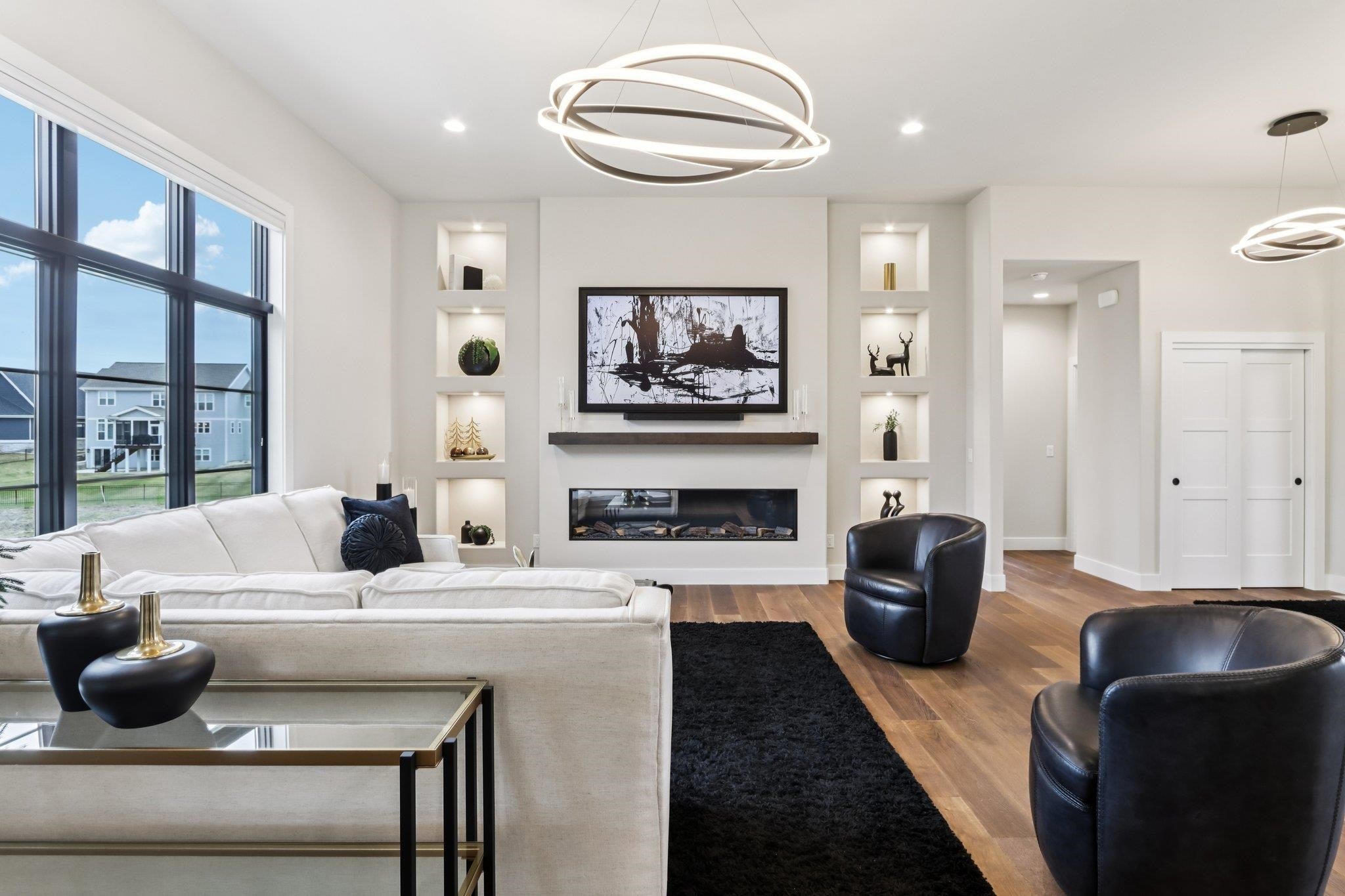 VIEWS OF THE COUNTRYSIDE + BACKS TO CONSERVANCY! IMPECCABLE TWO YEAR O – image 7