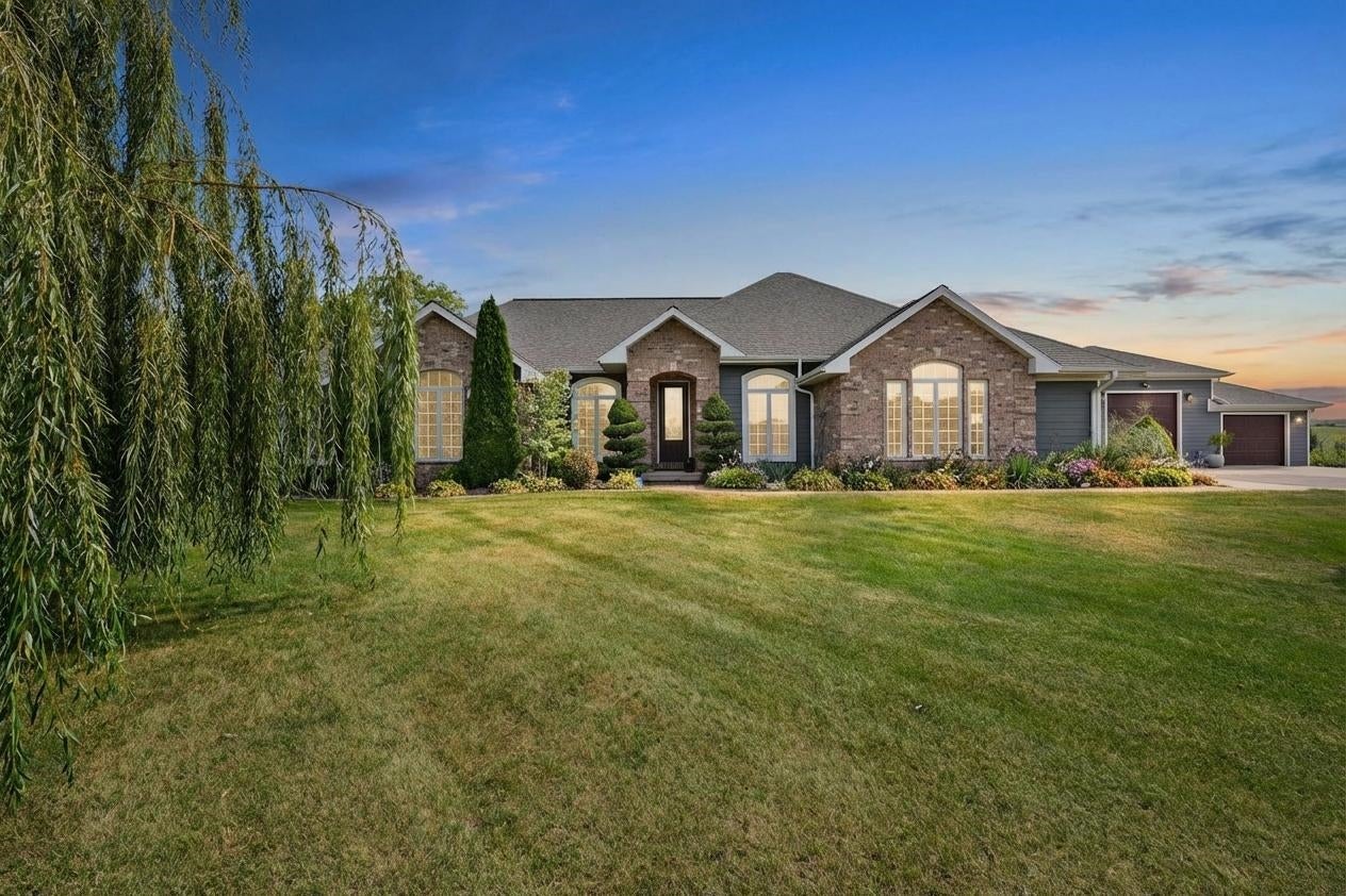 Mineral Point, Wisconsin, 53565, United States, 6 Bedrooms Bedrooms, ,3 BathroomsBathrooms,Residential,Active,2034307