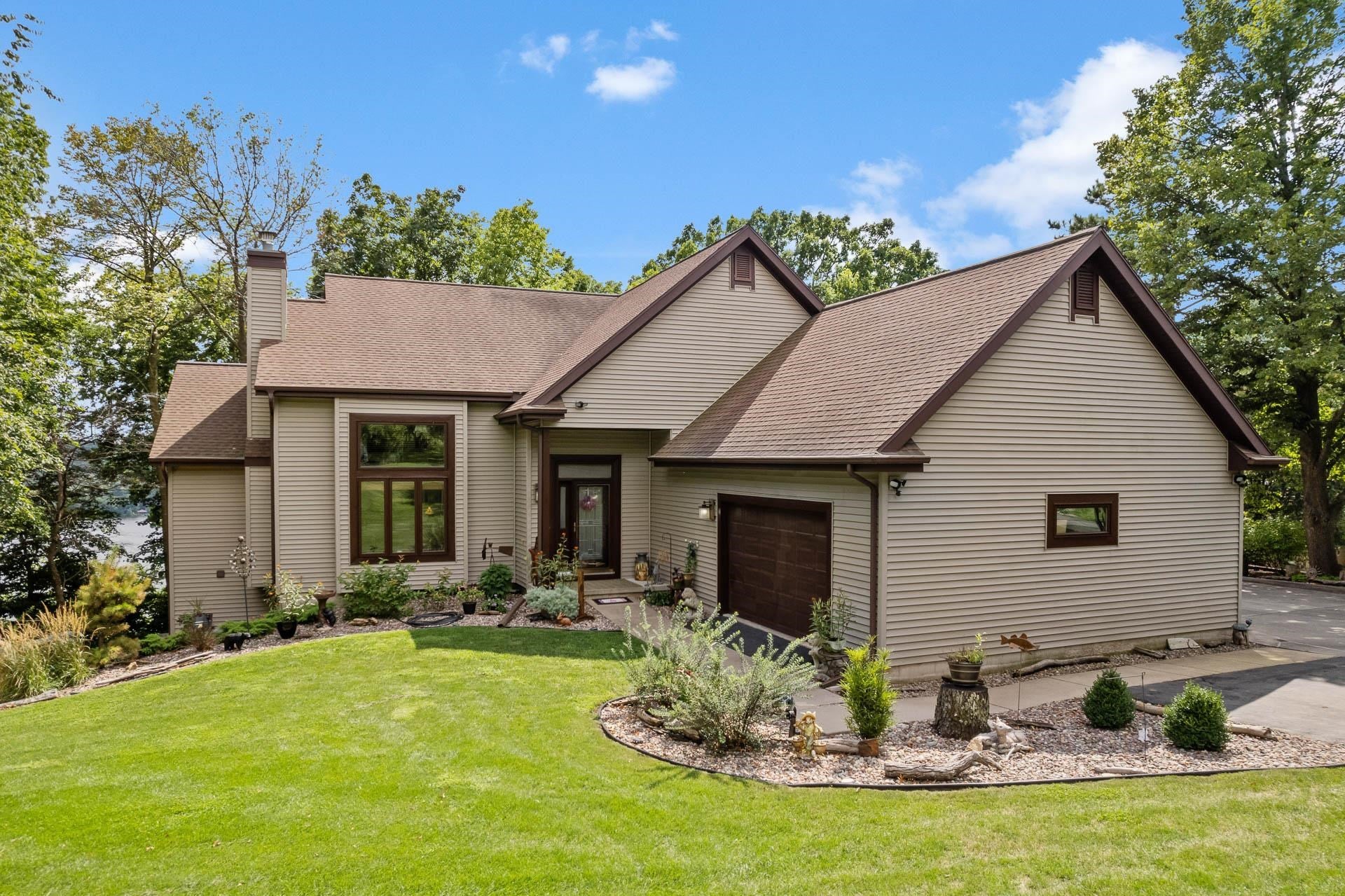 Poynette, Wisconsin, 53955, United States, 3 Bedrooms Bedrooms, ,4 BathroomsBathrooms,Residential,Active,1920246