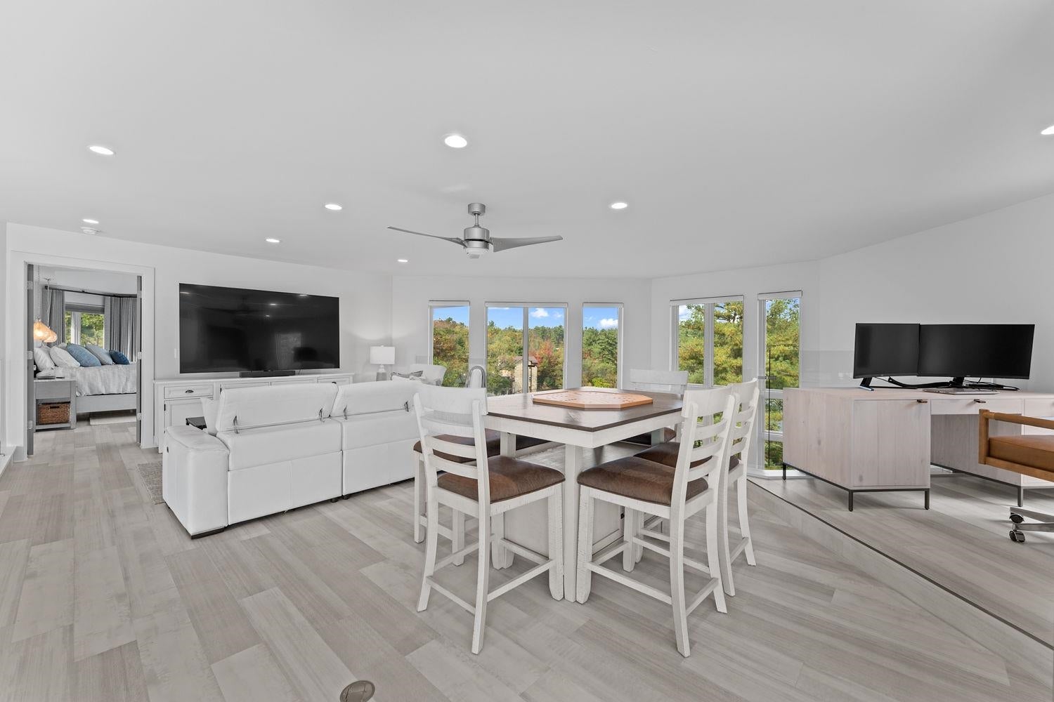 Wisconsin Dells, Wisconsin, 53965, United States, 3 Bedrooms Bedrooms, ,4 BathroomsBathrooms,Residential,Active,1968402