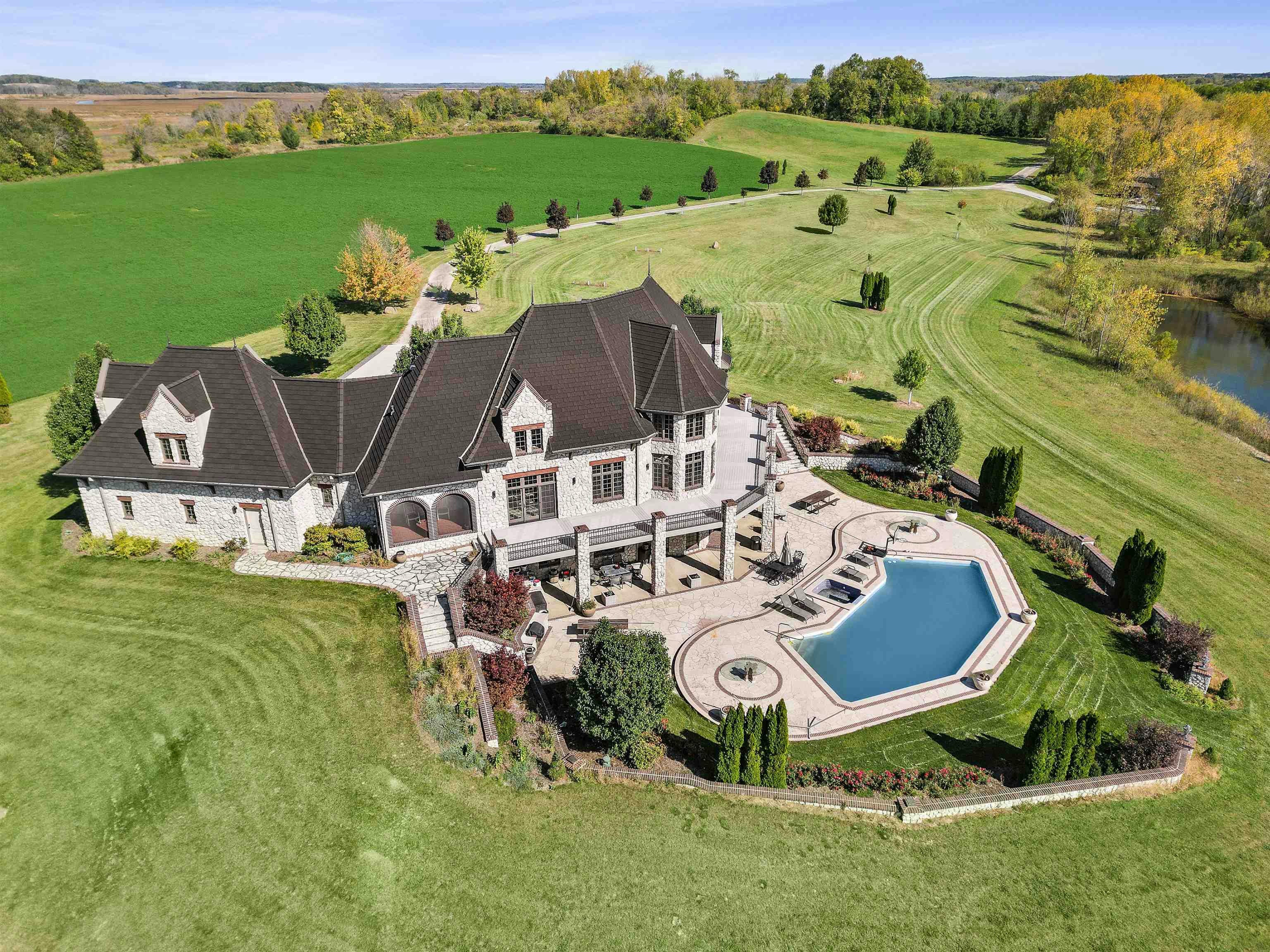 Watertown, Wisconsin, 53098, United States, ,5 BathroomsBathrooms,Residential,Active,1769971