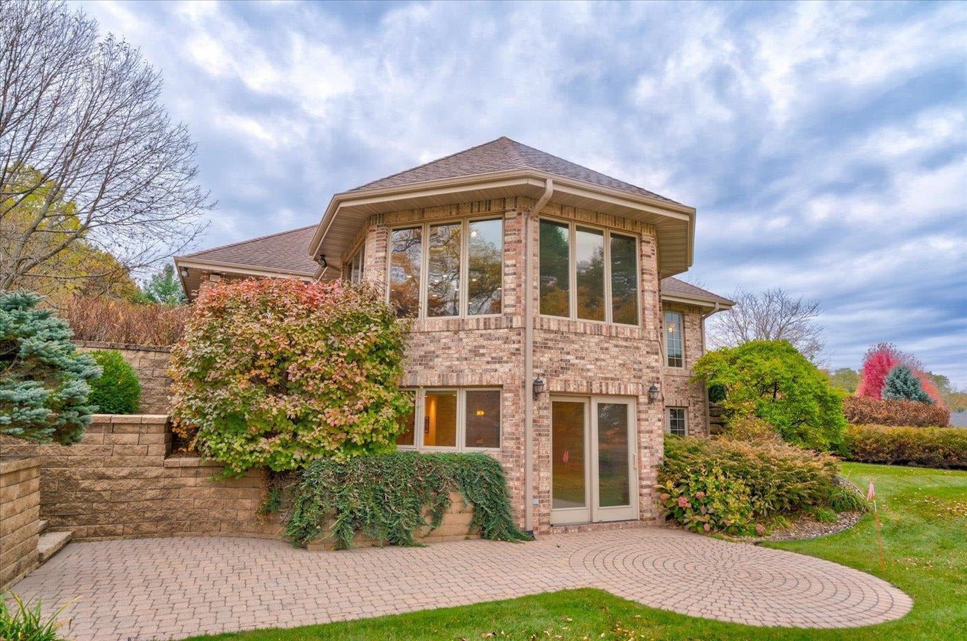 Verona, Wisconsin, 53593, United States, 4 Bedrooms Bedrooms, ,4 BathroomsBathrooms,Residential,Active,1953703