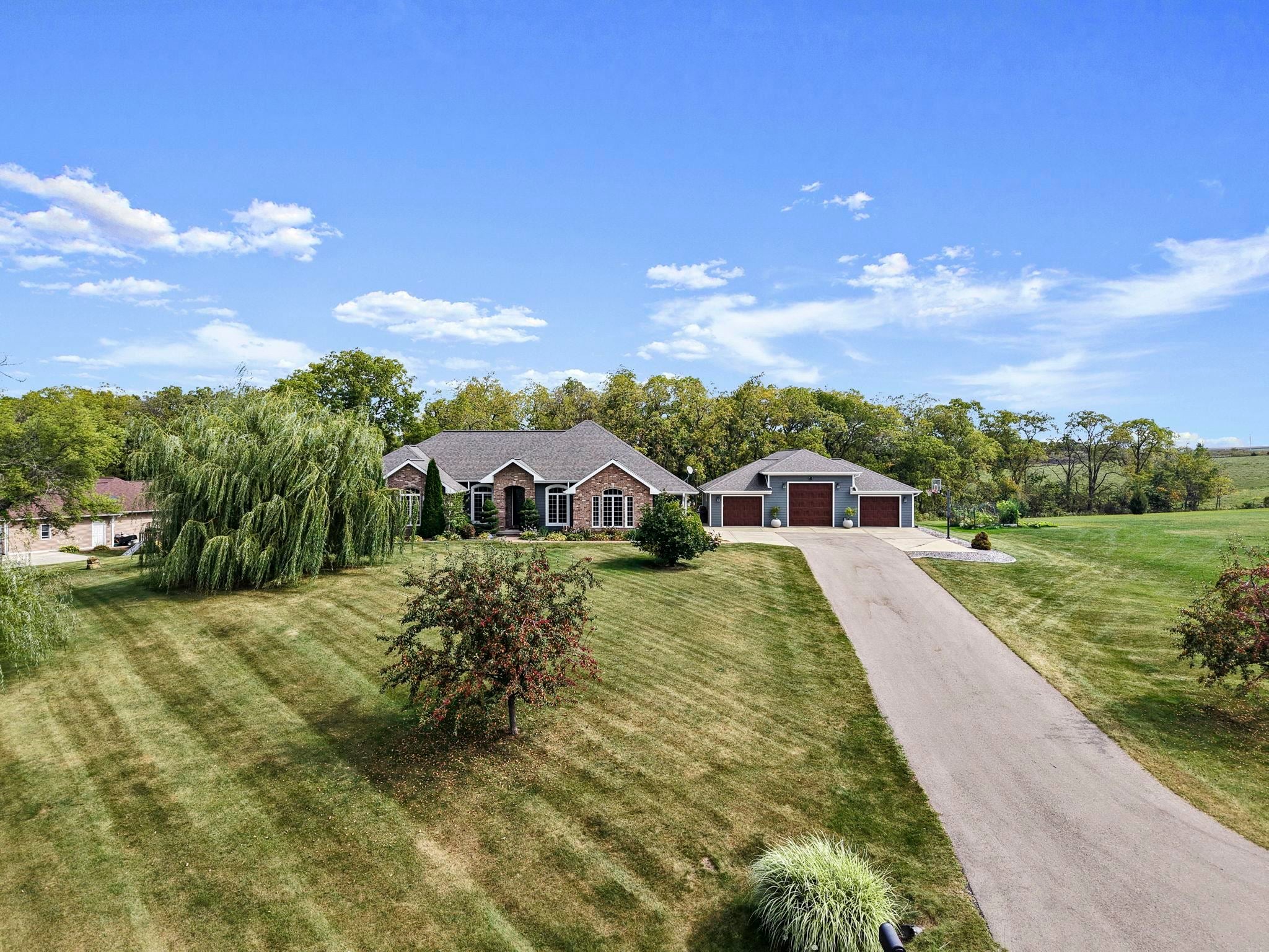 Mineral Point, Wisconsin, 53565, United States, 6 Bedrooms Bedrooms, ,3 BathroomsBathrooms,Residential,Active,2034307
